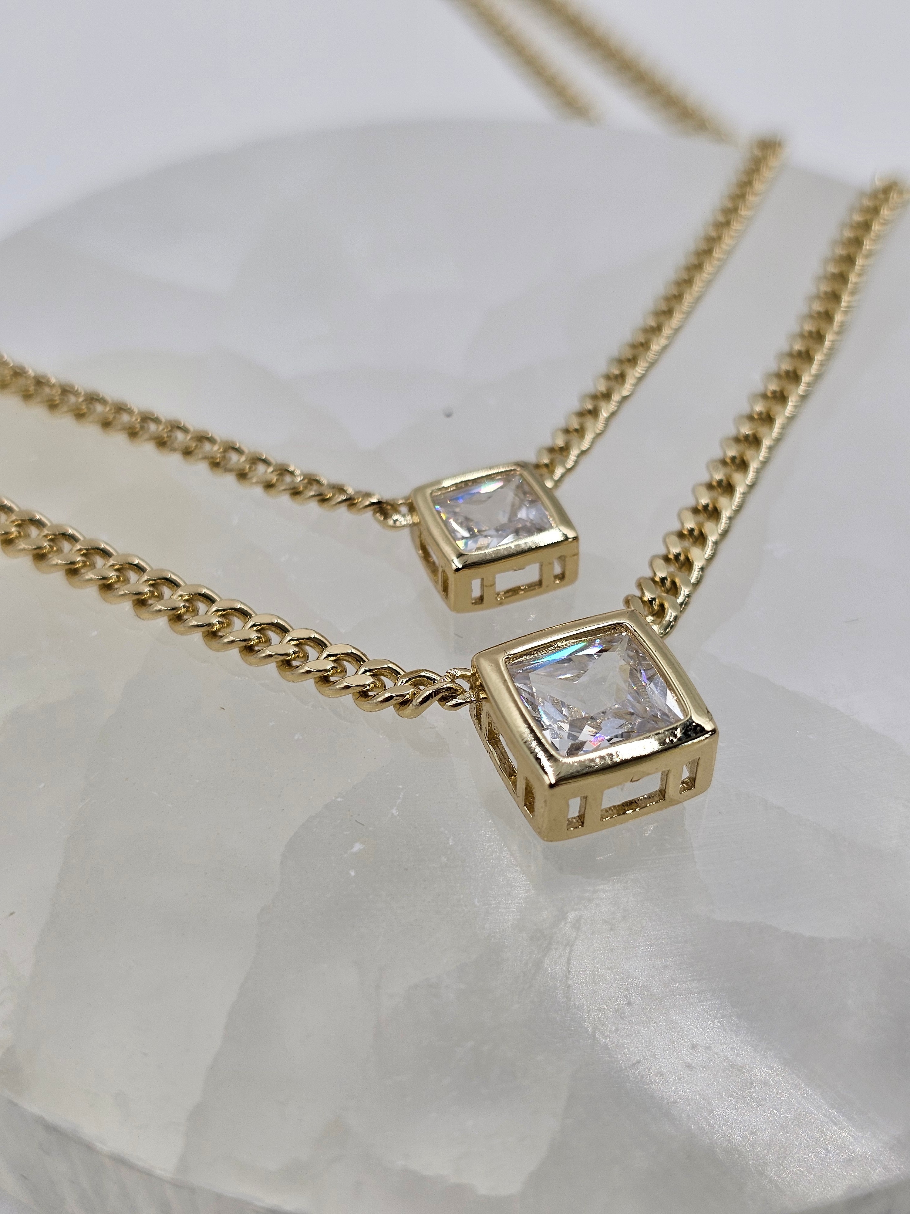 ALTIN KAPLAMA ZİRKON KARE TAŞLI ÇİFT KOLYE