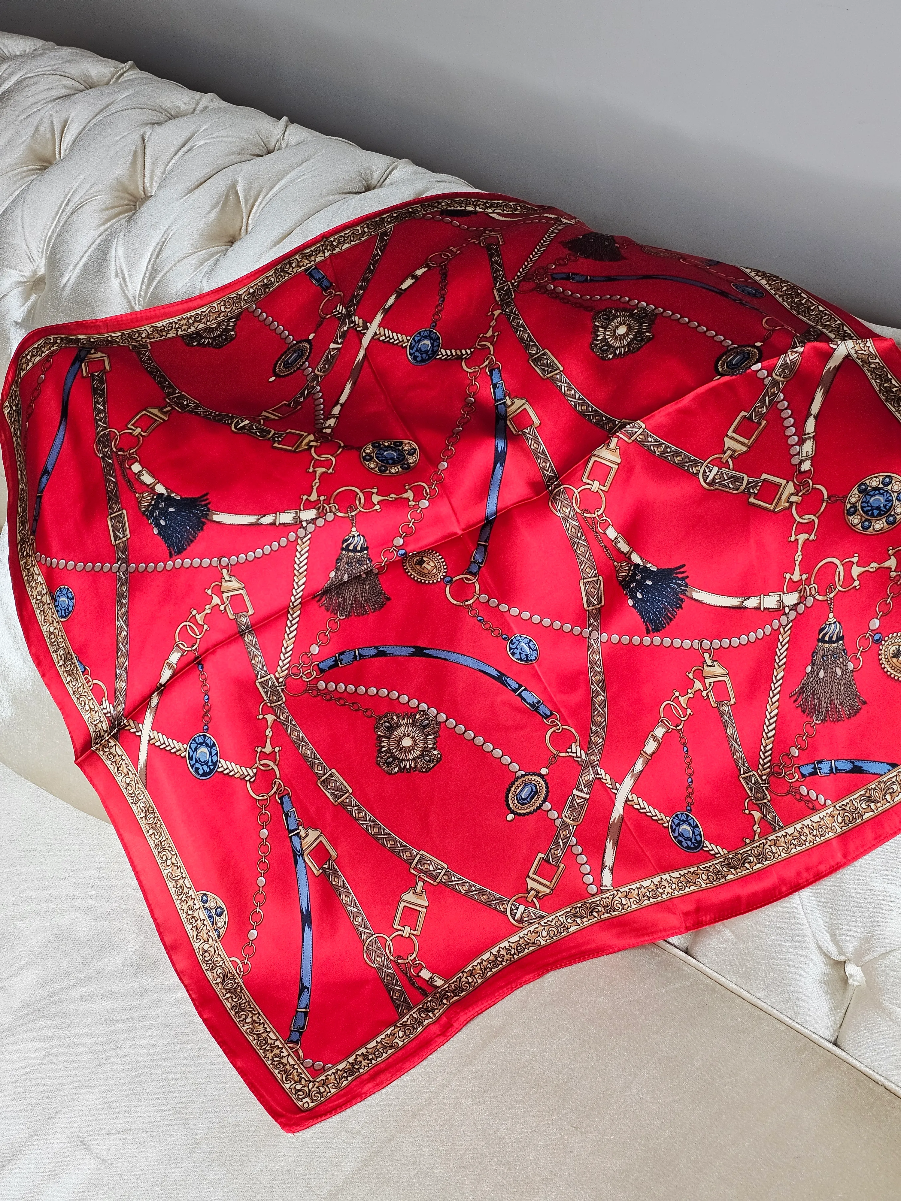 ZİNCİR DESENLİ  KIRMIZI SATEN FULAR (70X70)