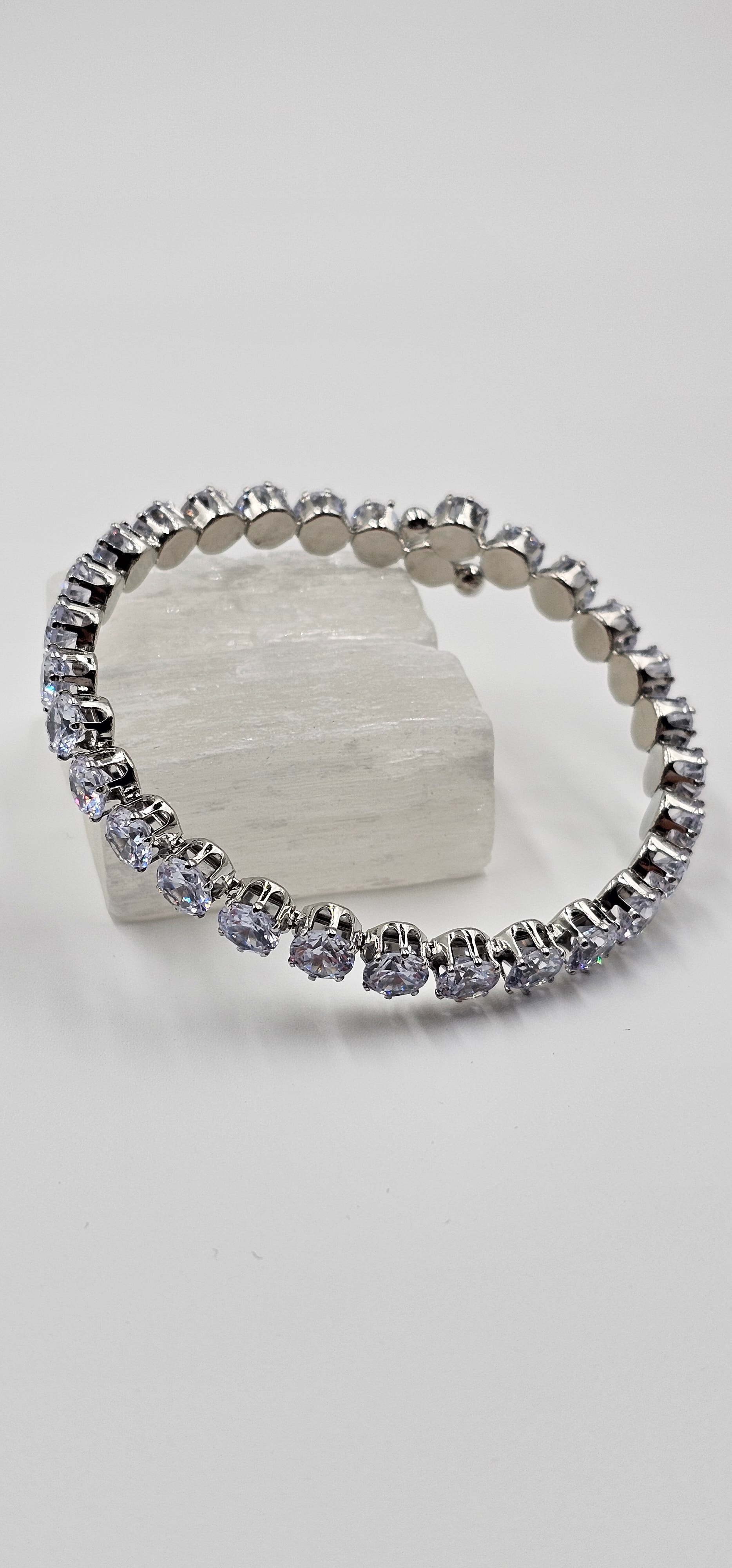 ÖZEL SERİ GÜMÜŞ KAPLAMA SIRALI ZİRKON TAŞ ESNEK BİLEKLİK