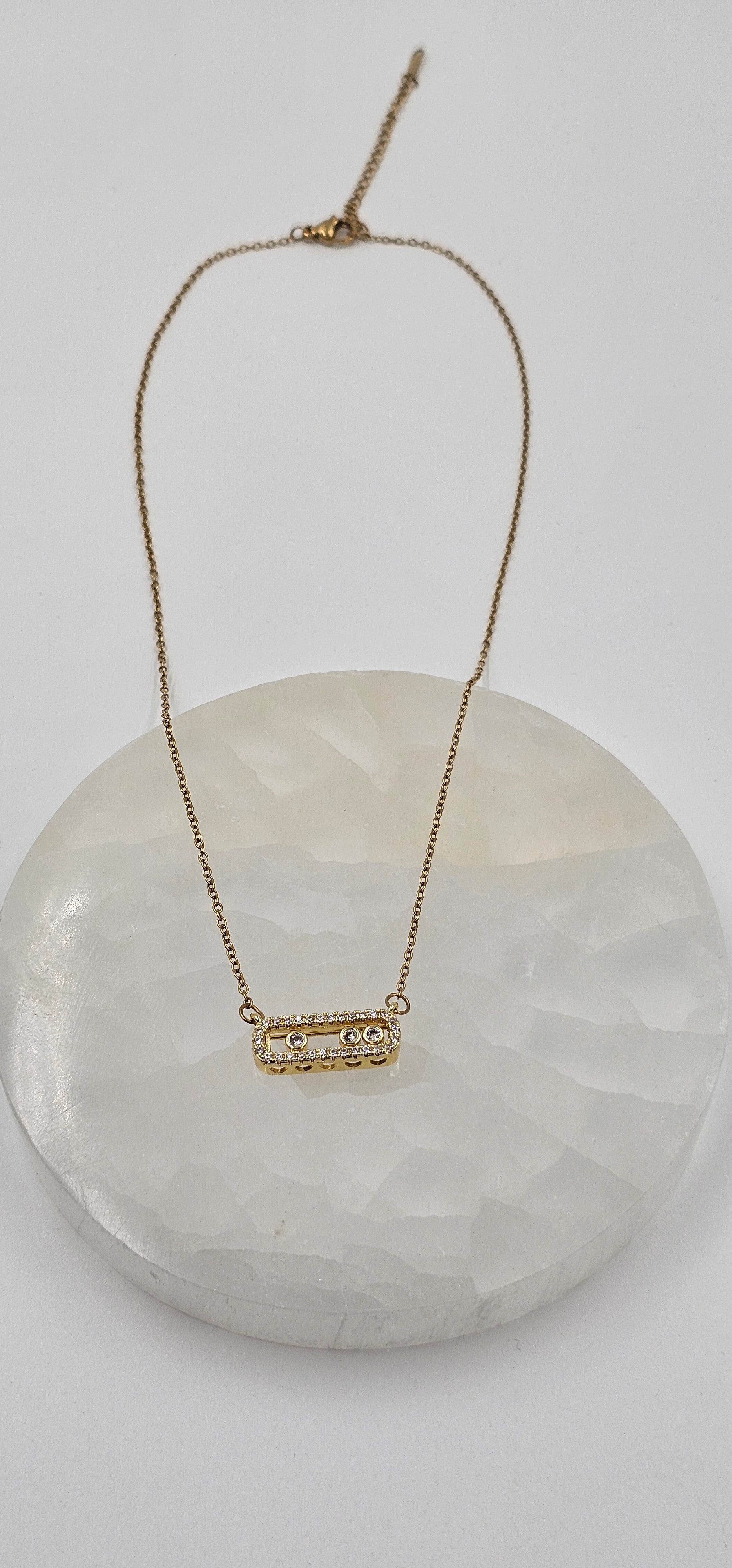 ALTIN KAPLAMA ZİRKON TAŞI MESSİKA OYNAR TAŞLI KOLYE 