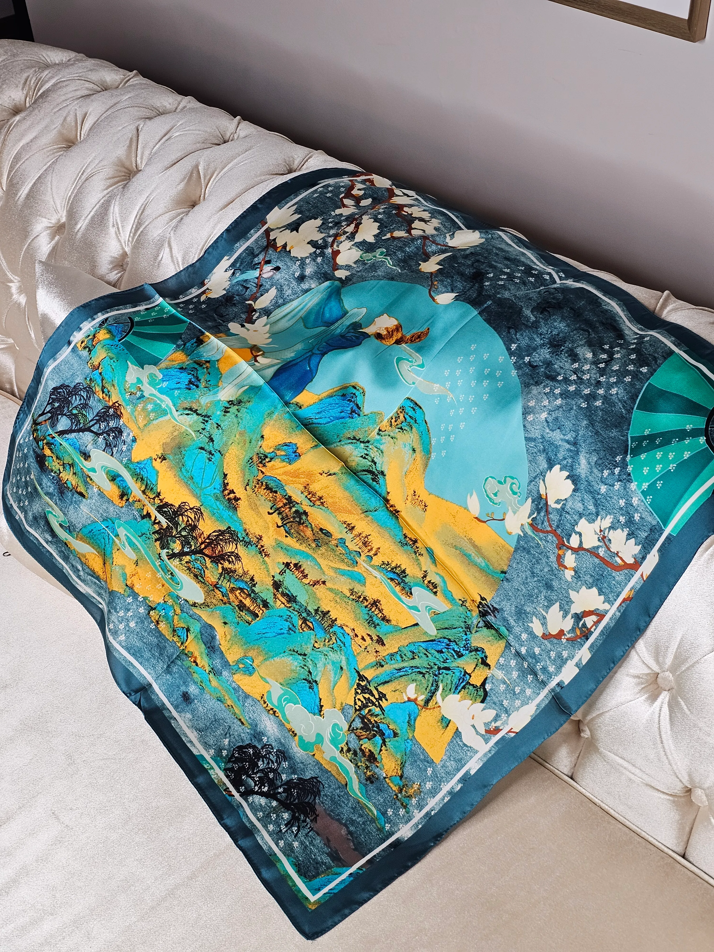 DESENLİ SATEN FULAR (70X70)