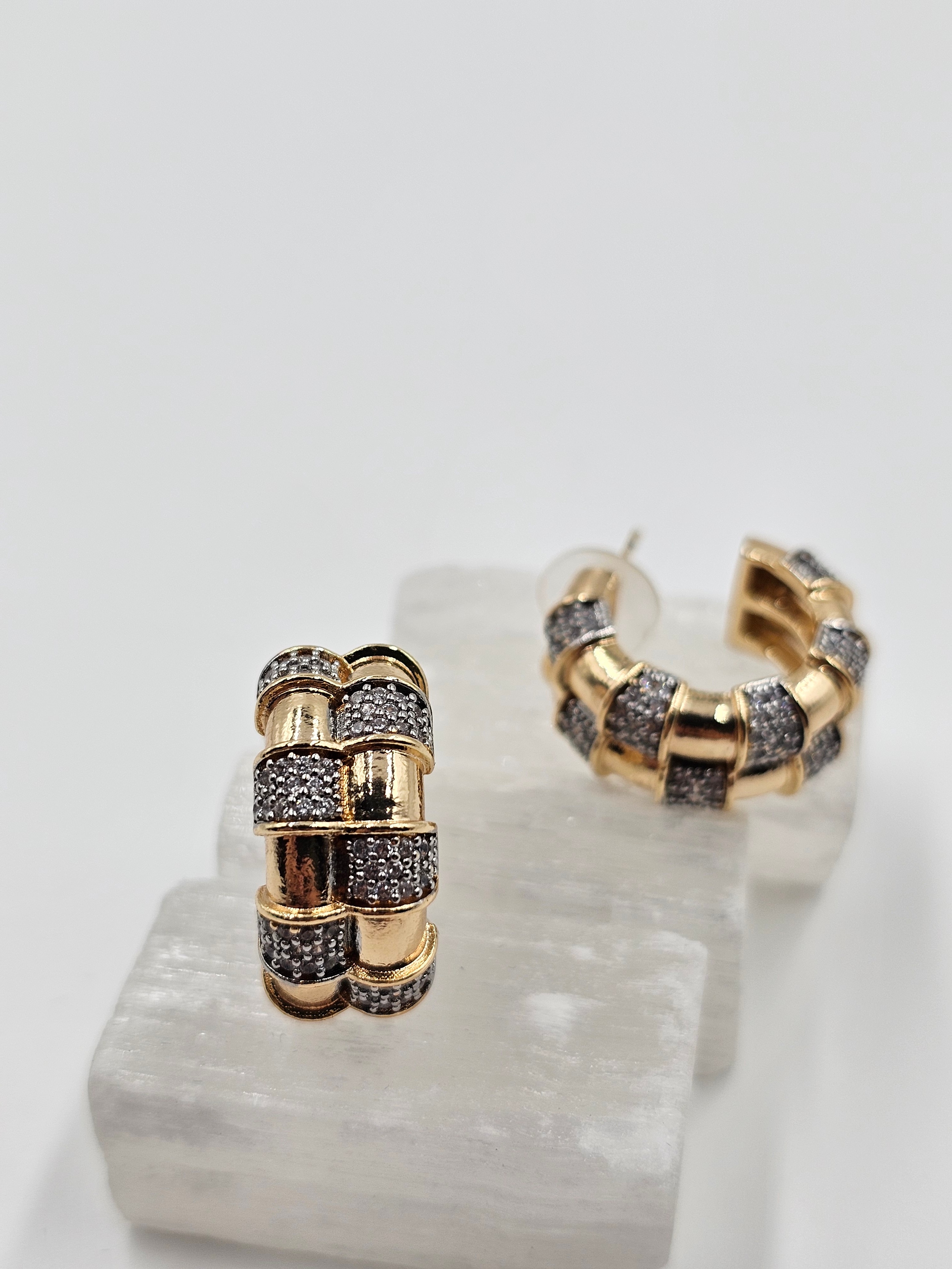 ALTIN KAPLAMA TAŞLI VİP SERİ KÜPE