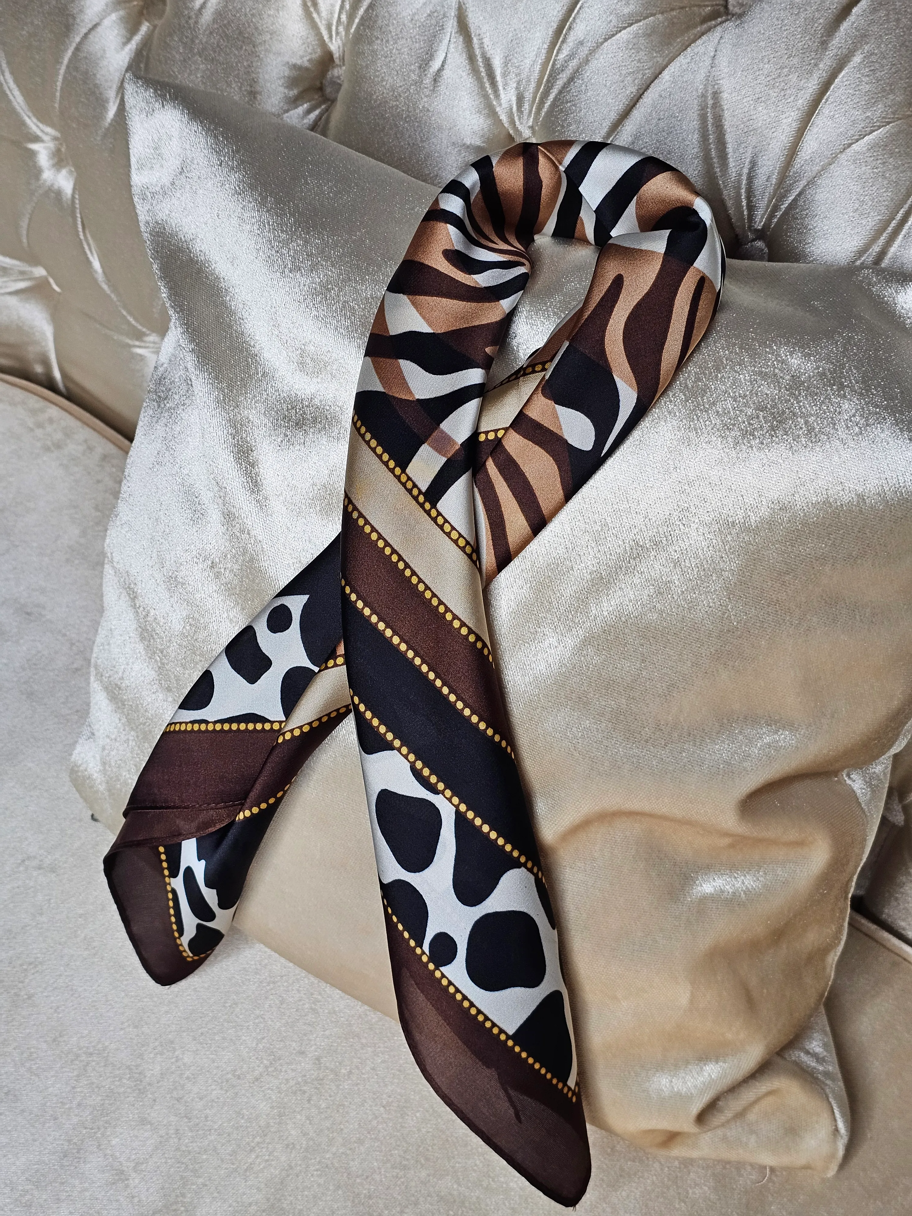 LEOPAR DESENLİ ŞERİTLİ SATEN FULAR (70X70)