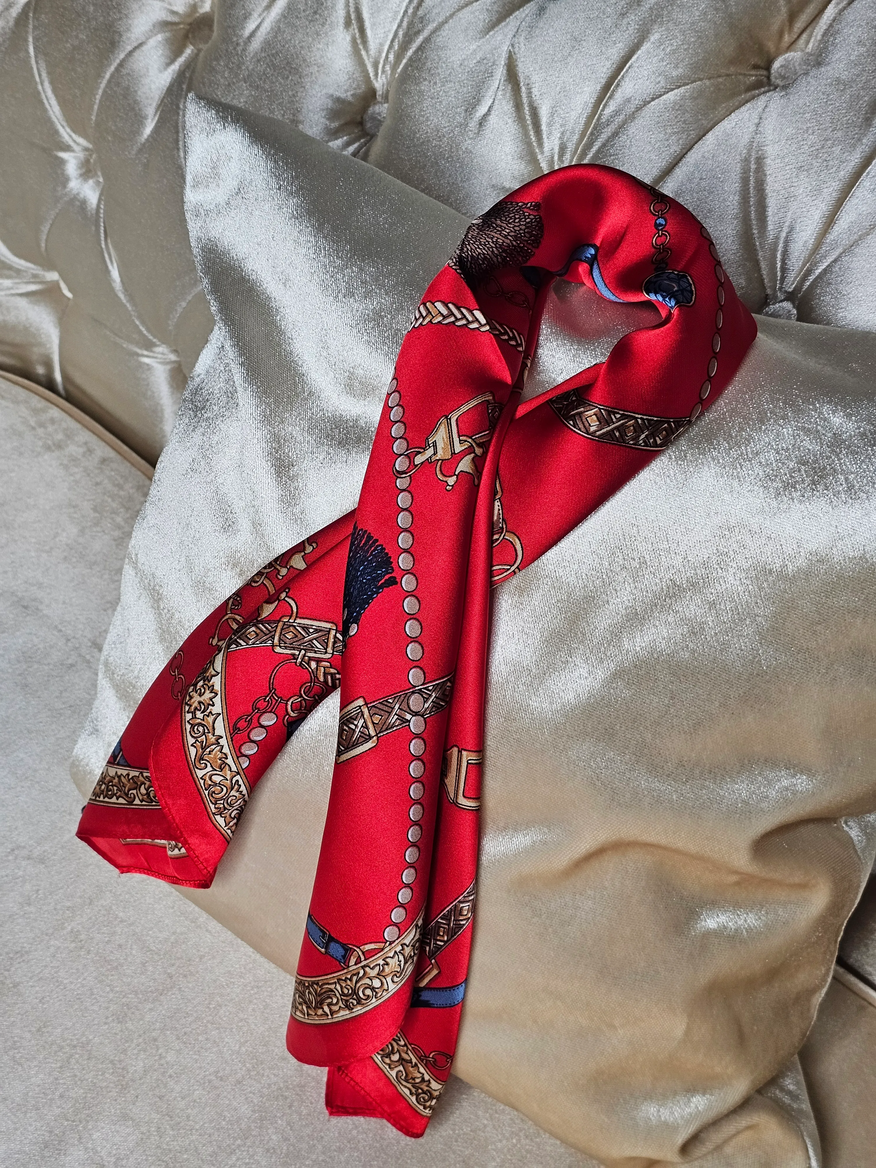 ZİNCİR DESENLİ  KIRMIZI SATEN FULAR (70X70)