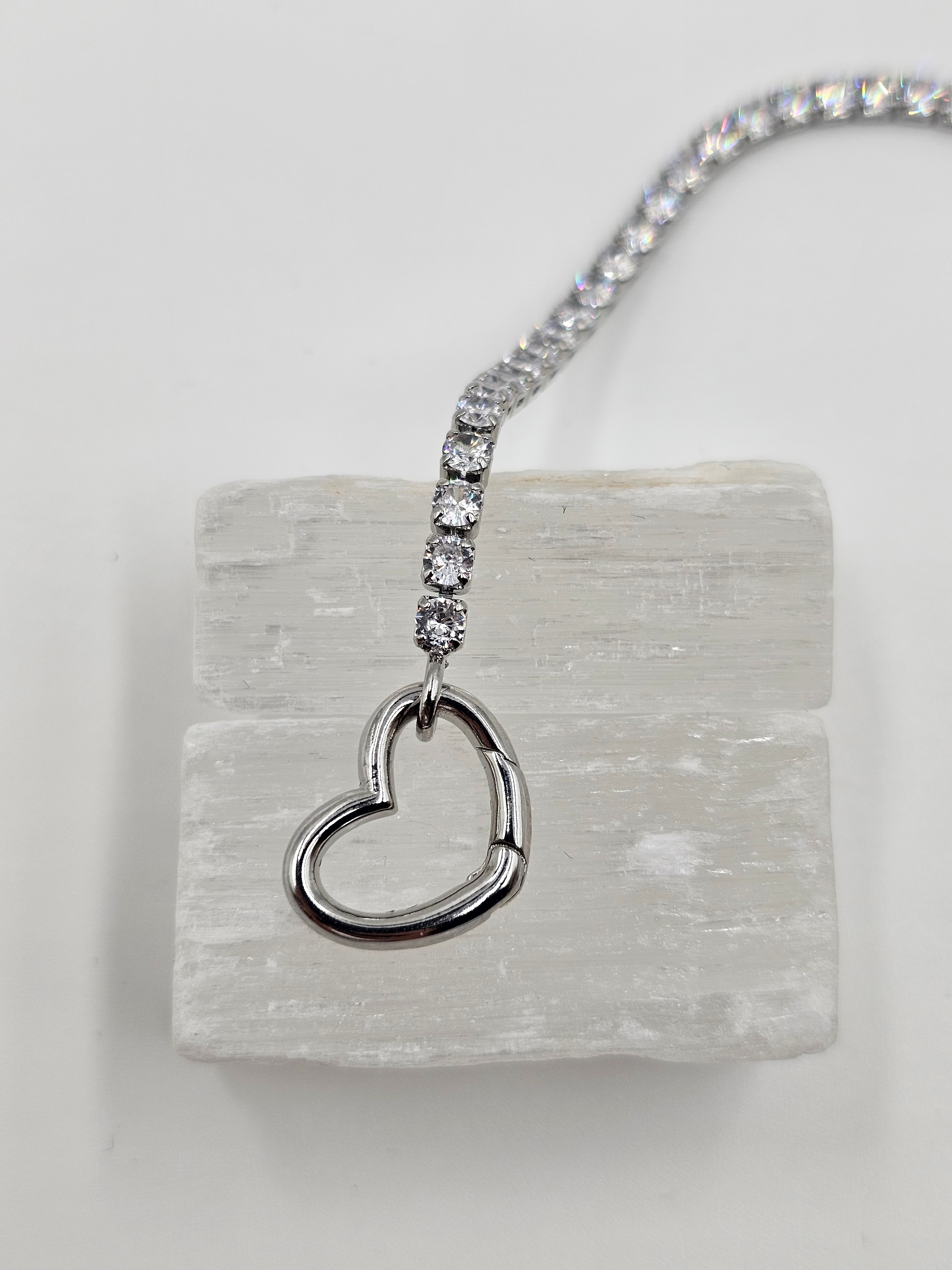 GİZLİ KİLİTLİ KALP DESENLİ BİLEKLİK