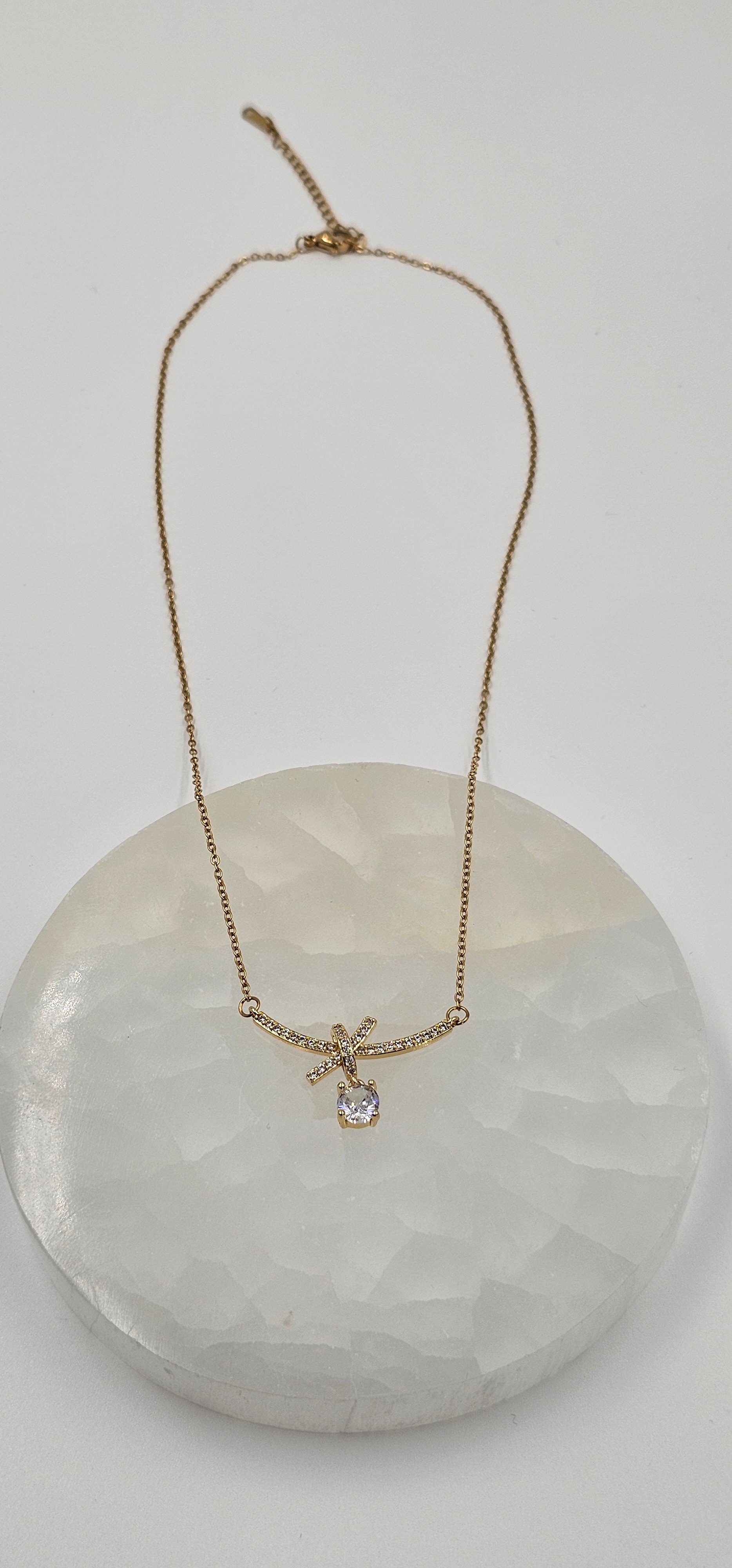 ALTIN KAPLAMA DAMLA MODEL ZİRKON TEK TAŞI KOLYE