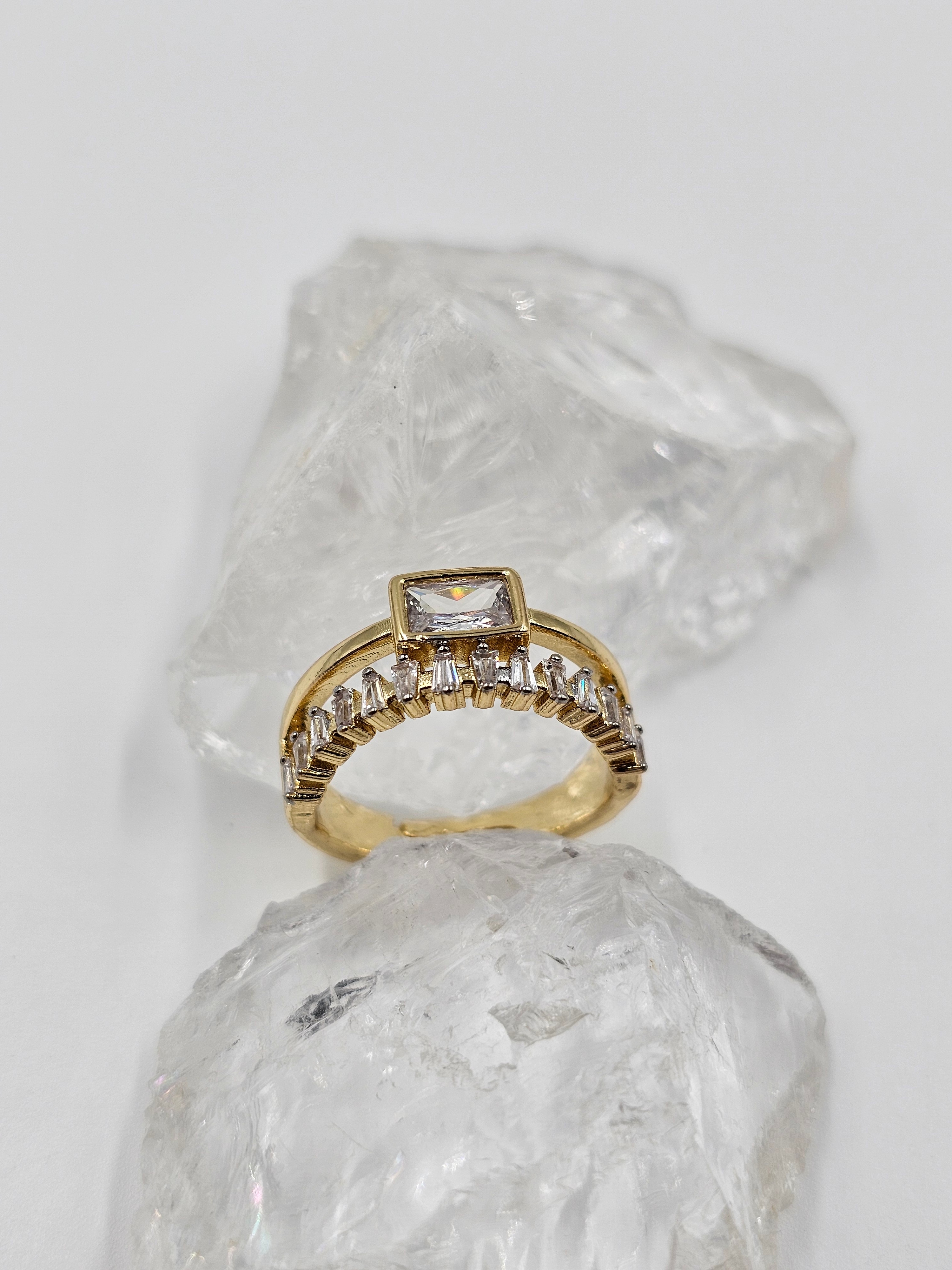 ALTIN KAPLAMA ZİRKON BAGET TAŞLI YÜZÜK