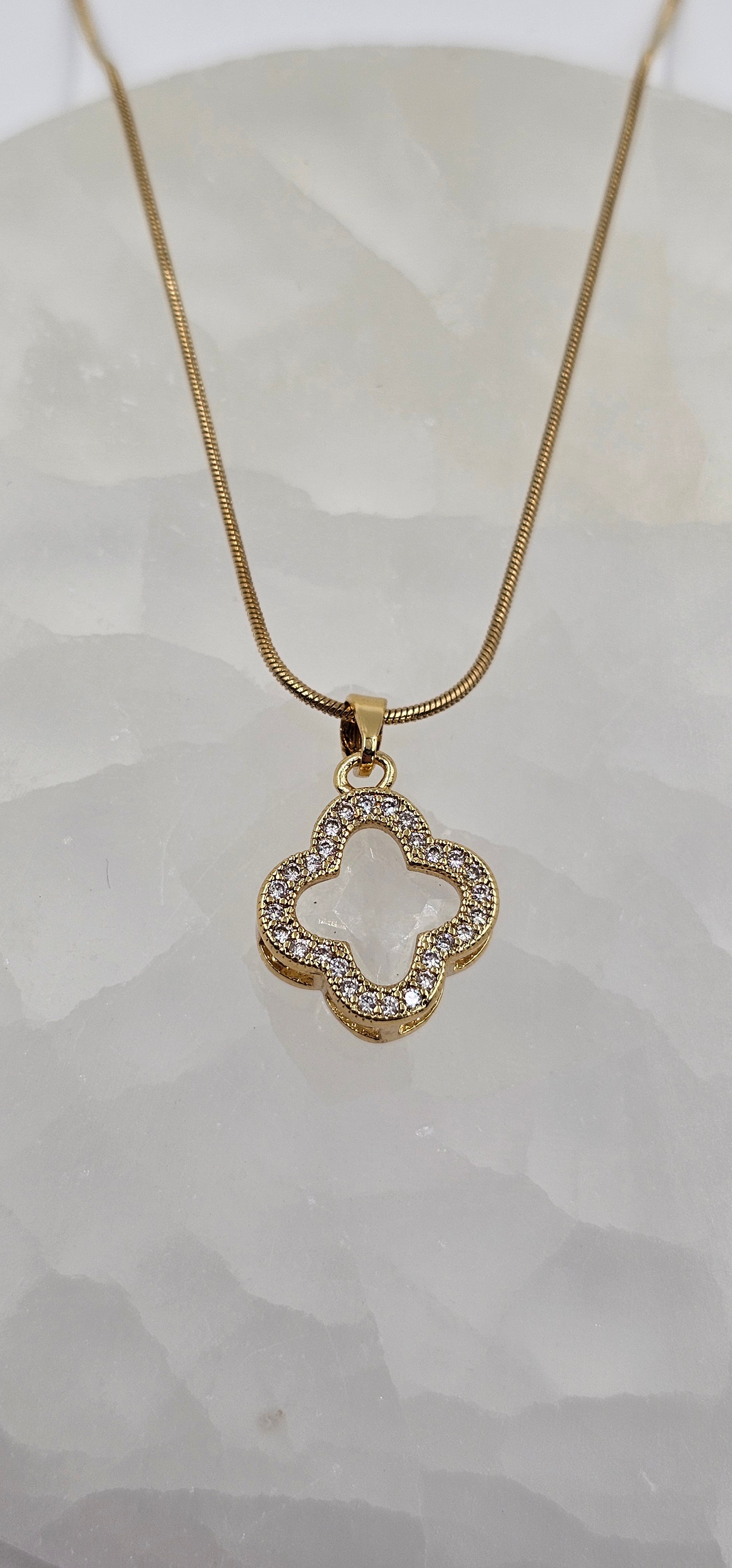 ALTIN KAPLAMA ÇİFT KATLI YONCA MODEL KOLYE