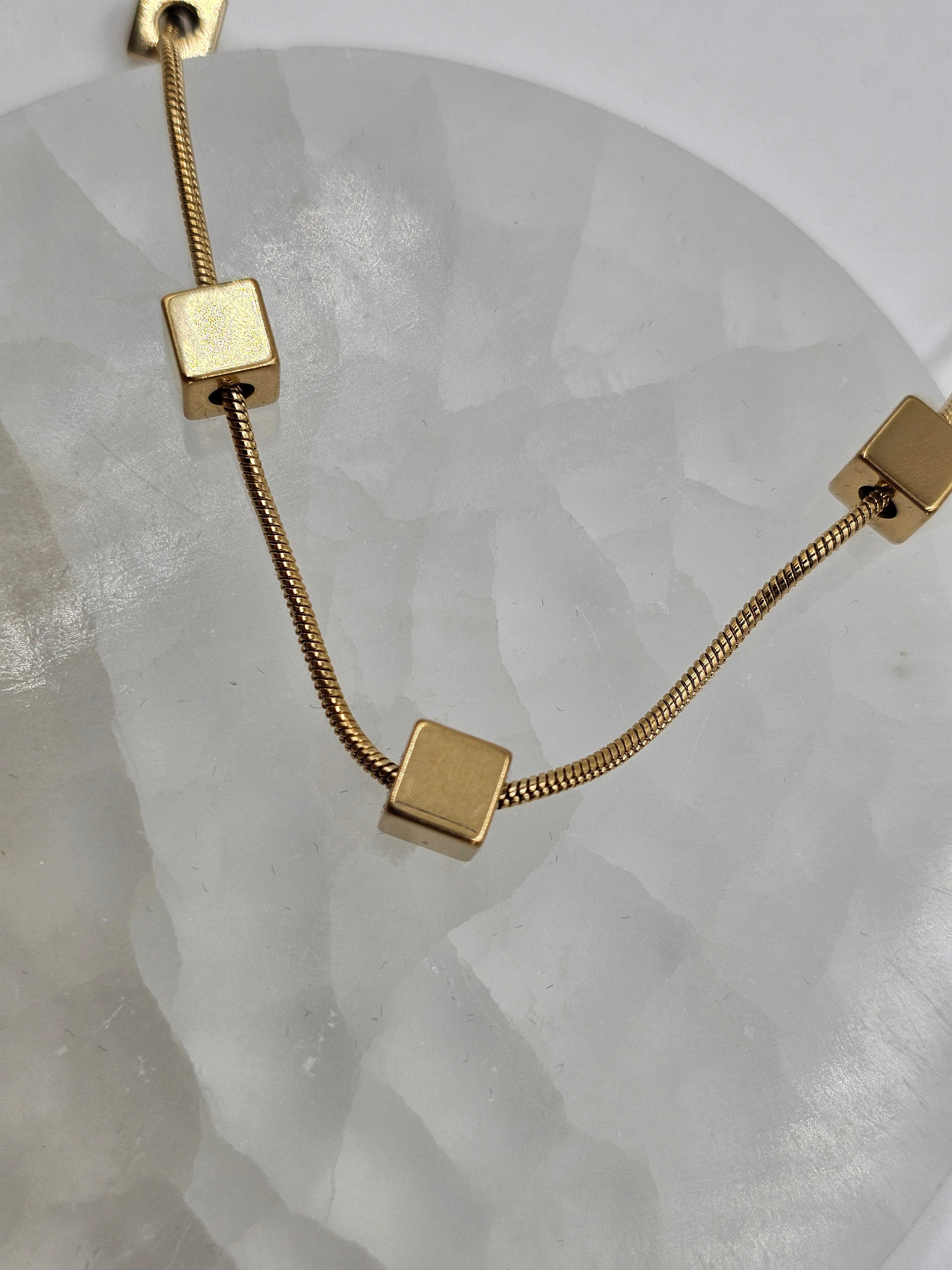 ALTIN KAPLAMA KÜPLÜ KOLYE