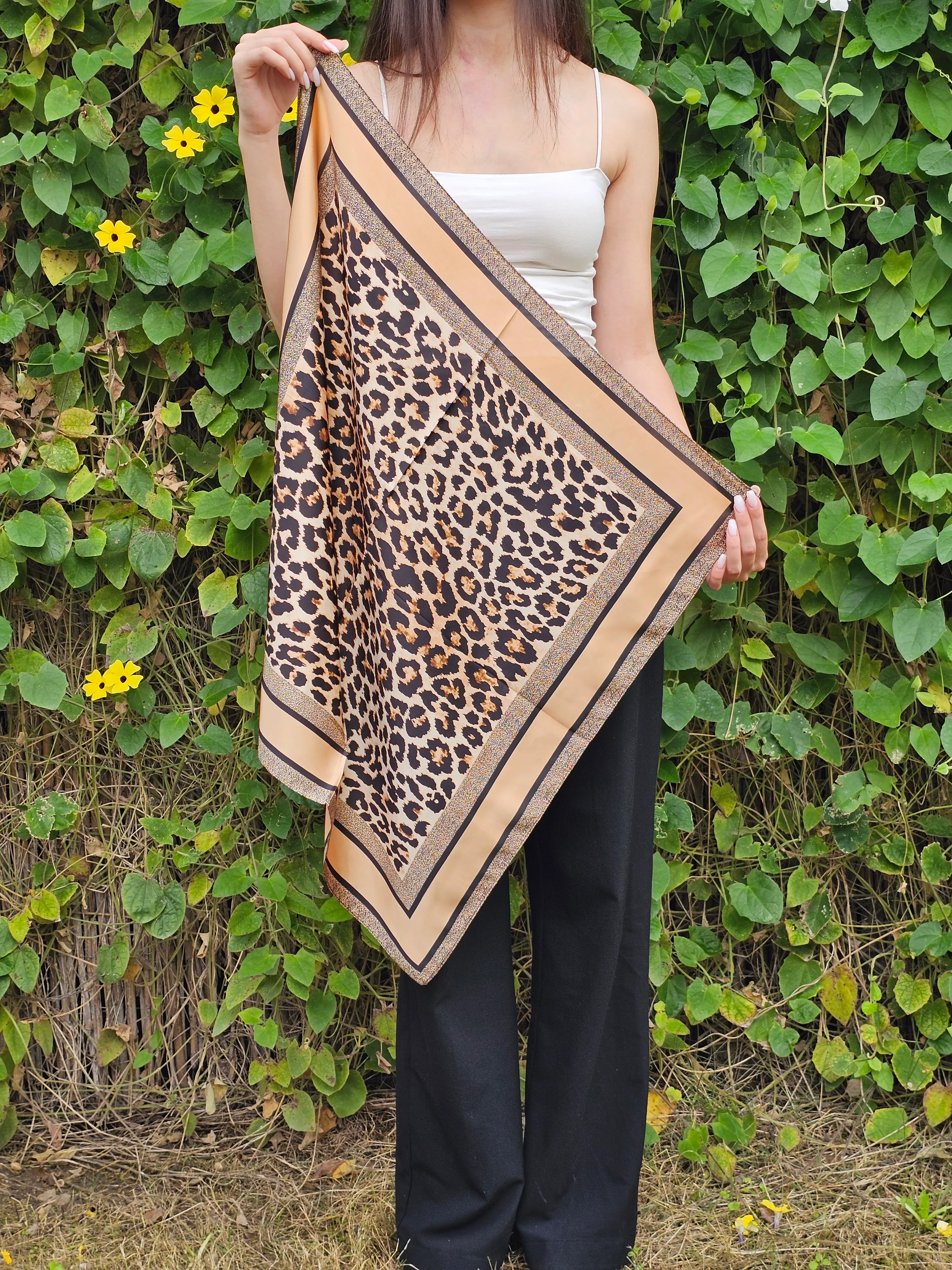 LEOPAR DESENLİ SATEN FULAR (70X70)