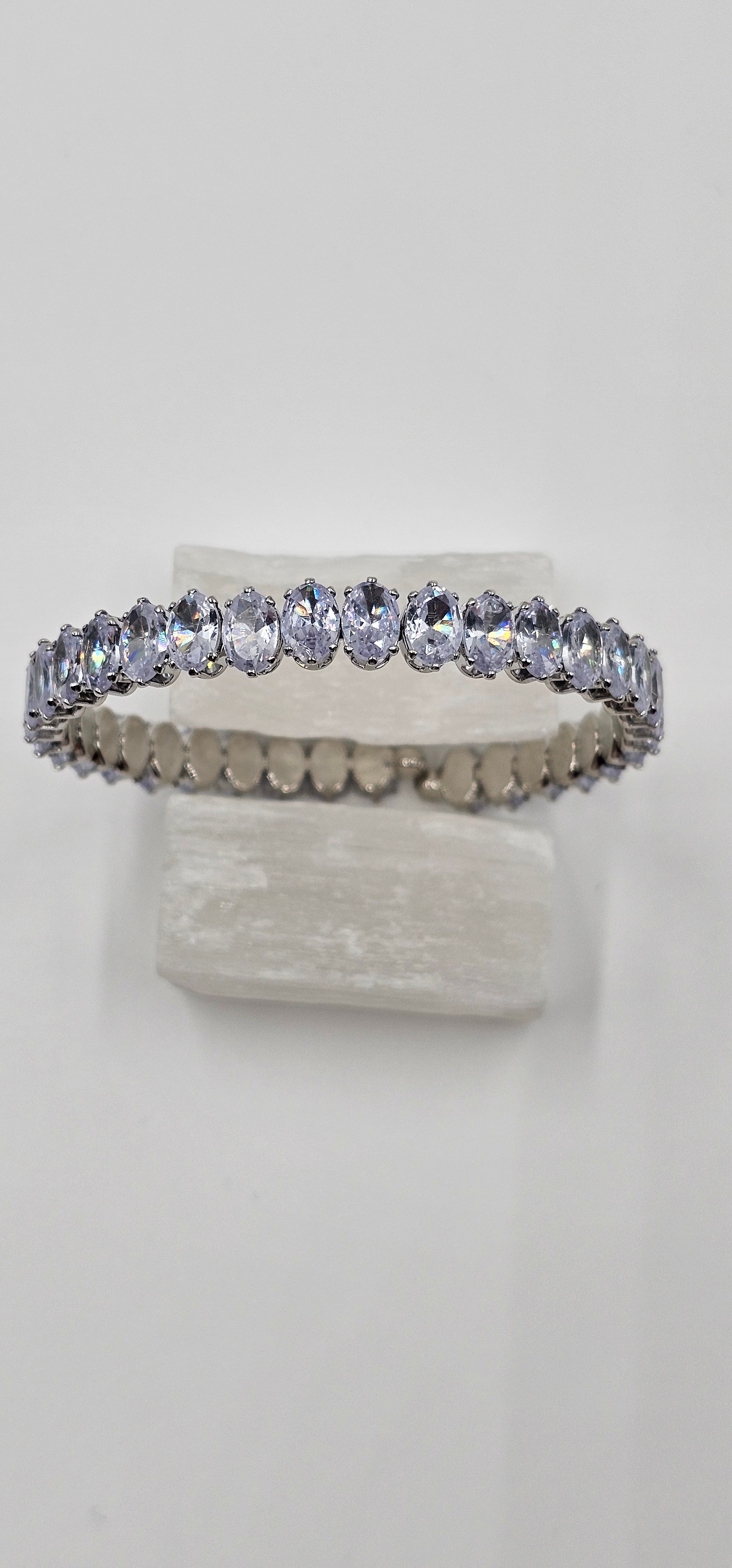 ÖZEL SERİ GÜMÜŞ KAPLAMA BADEM SIRALI ZİRKON TAŞ ESNEK BİLEKLİK