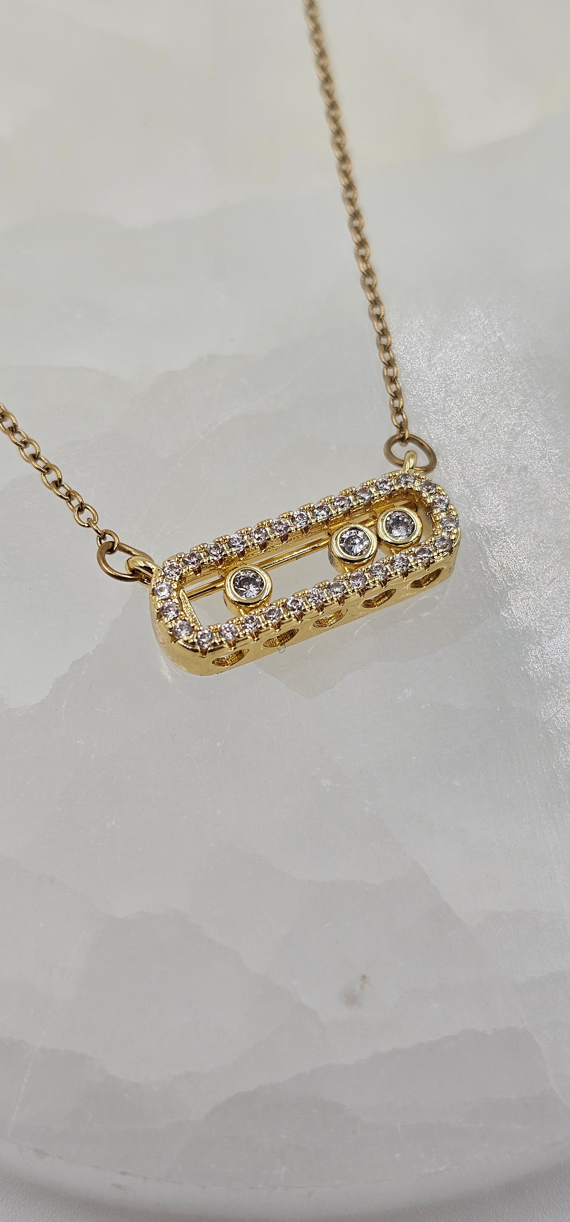 ALTIN KAPLAMA ZİRKON TAŞI MESSİKA OYNAR TAŞLI KOLYE 