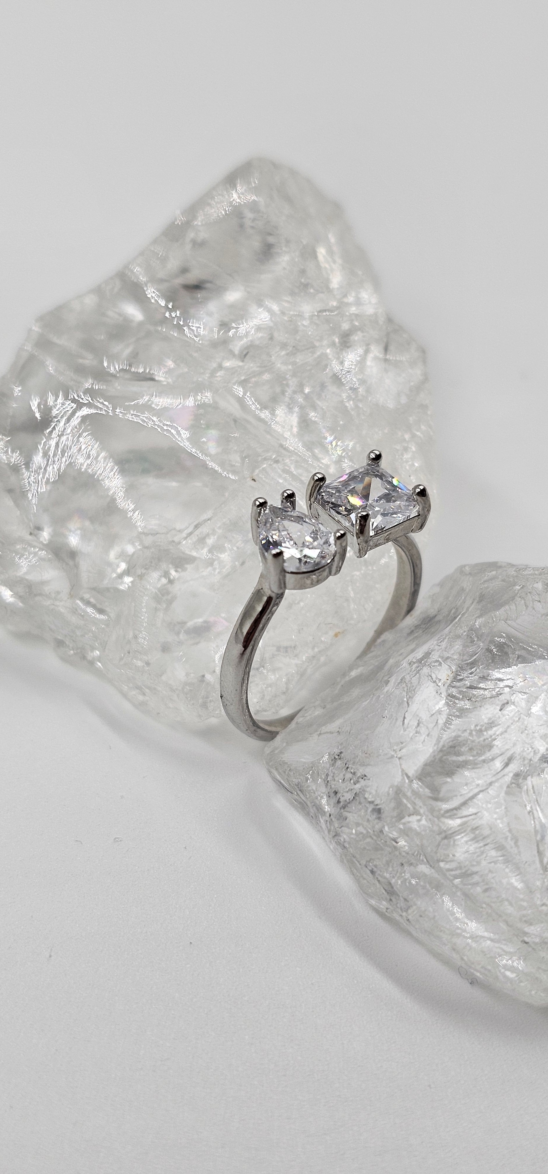 GÜMÜŞ KAPLAMA İKİLİ KARE ZİRKON TAŞLI YÜZÜK