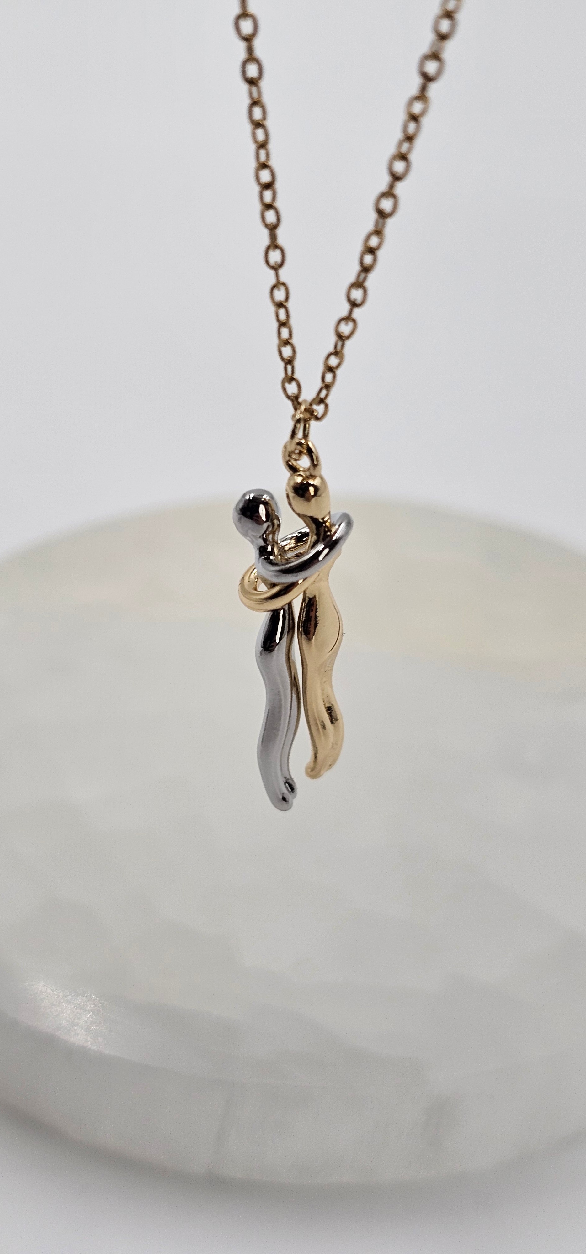 ALTIN KAPLAMA ÇİFT RENK BİRBİRİNE SARILAN ÇİFT KOLYE