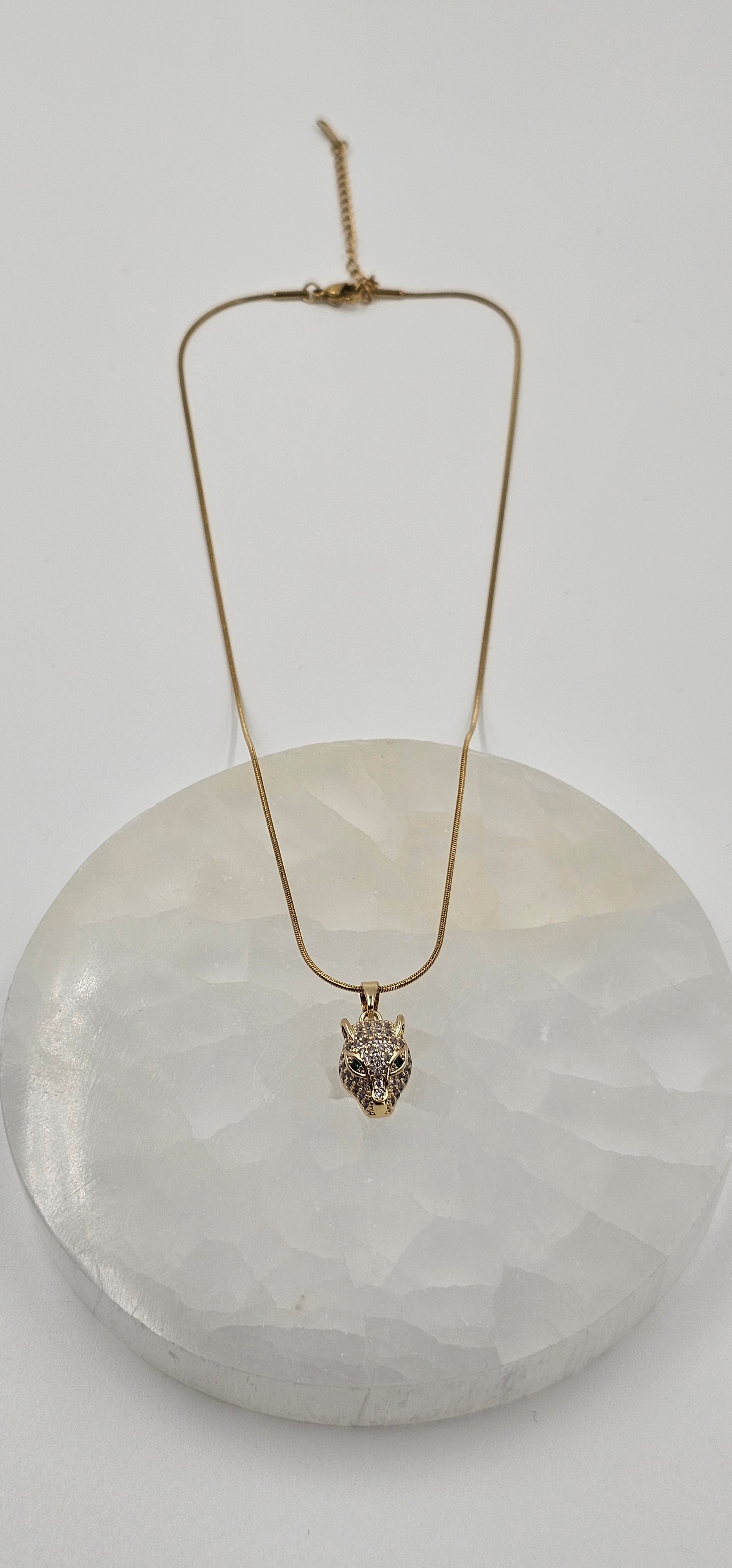 ALTIN KAPLAMA ZİRKON TAŞLI KAPLAN FİGÜRLÜ KOLYE