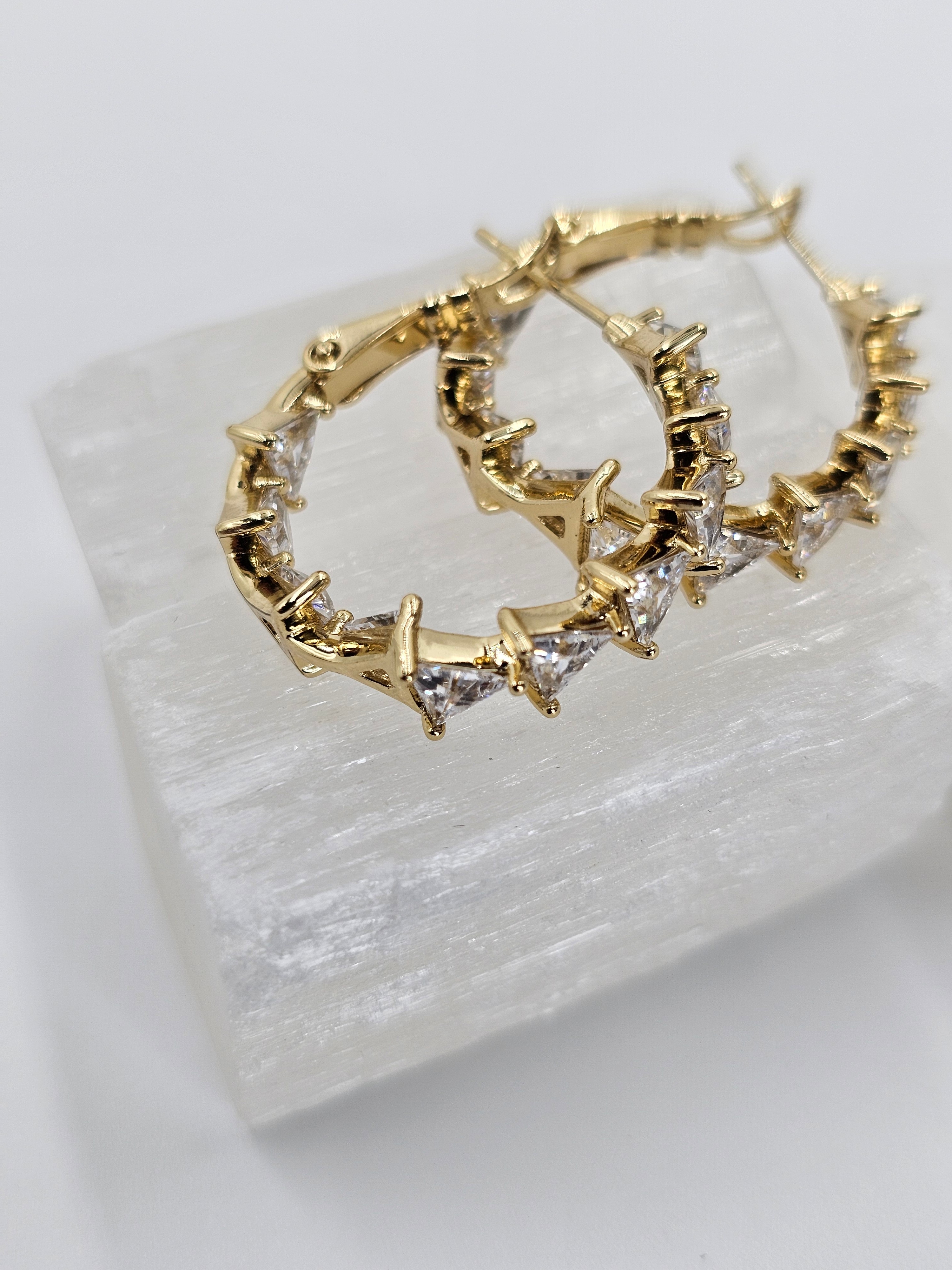 ALTIN KAPLAMA HALKA DİZAYN KÜPE