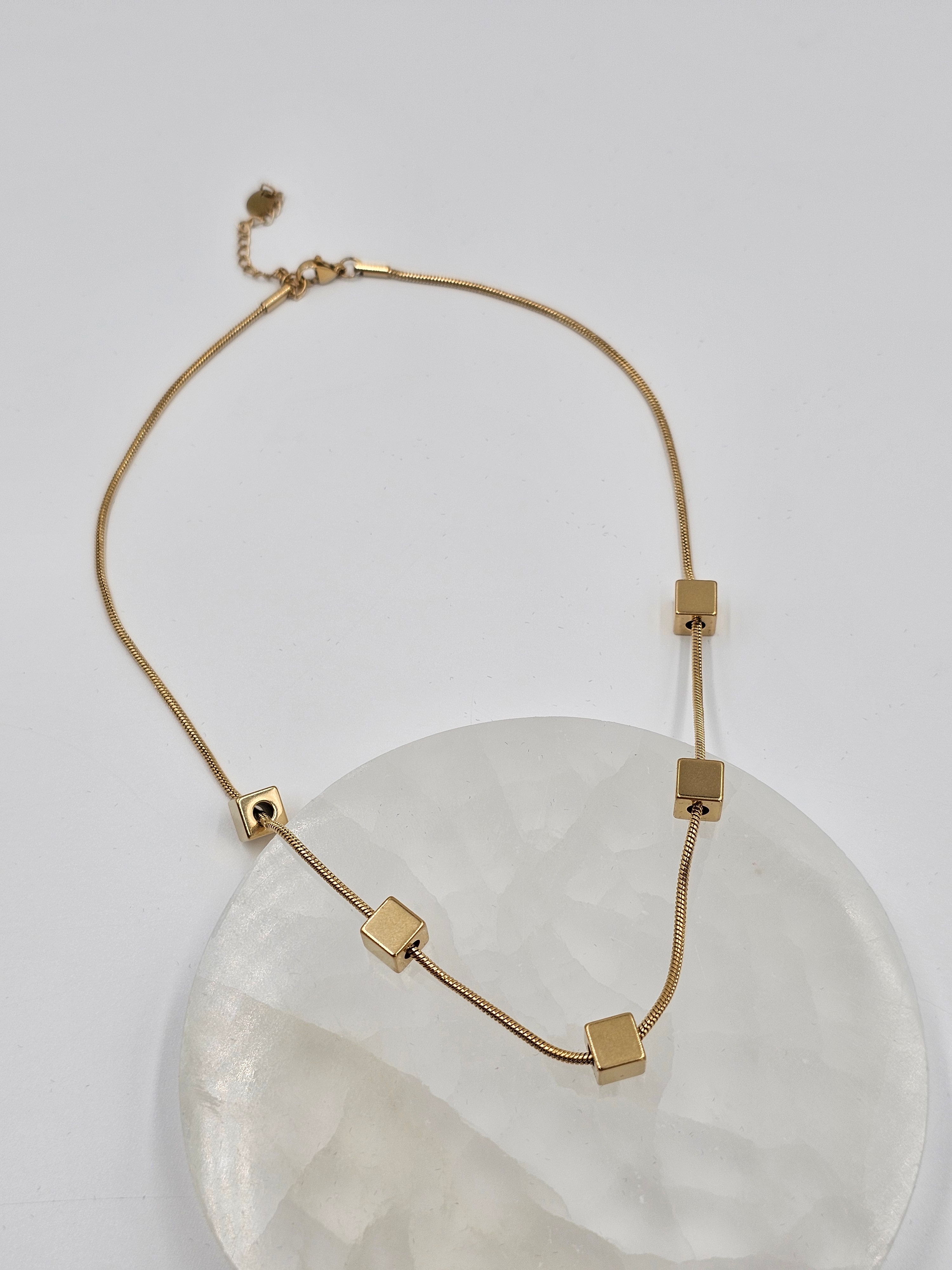 ALTIN KAPLAMA KÜPLÜ KOLYE