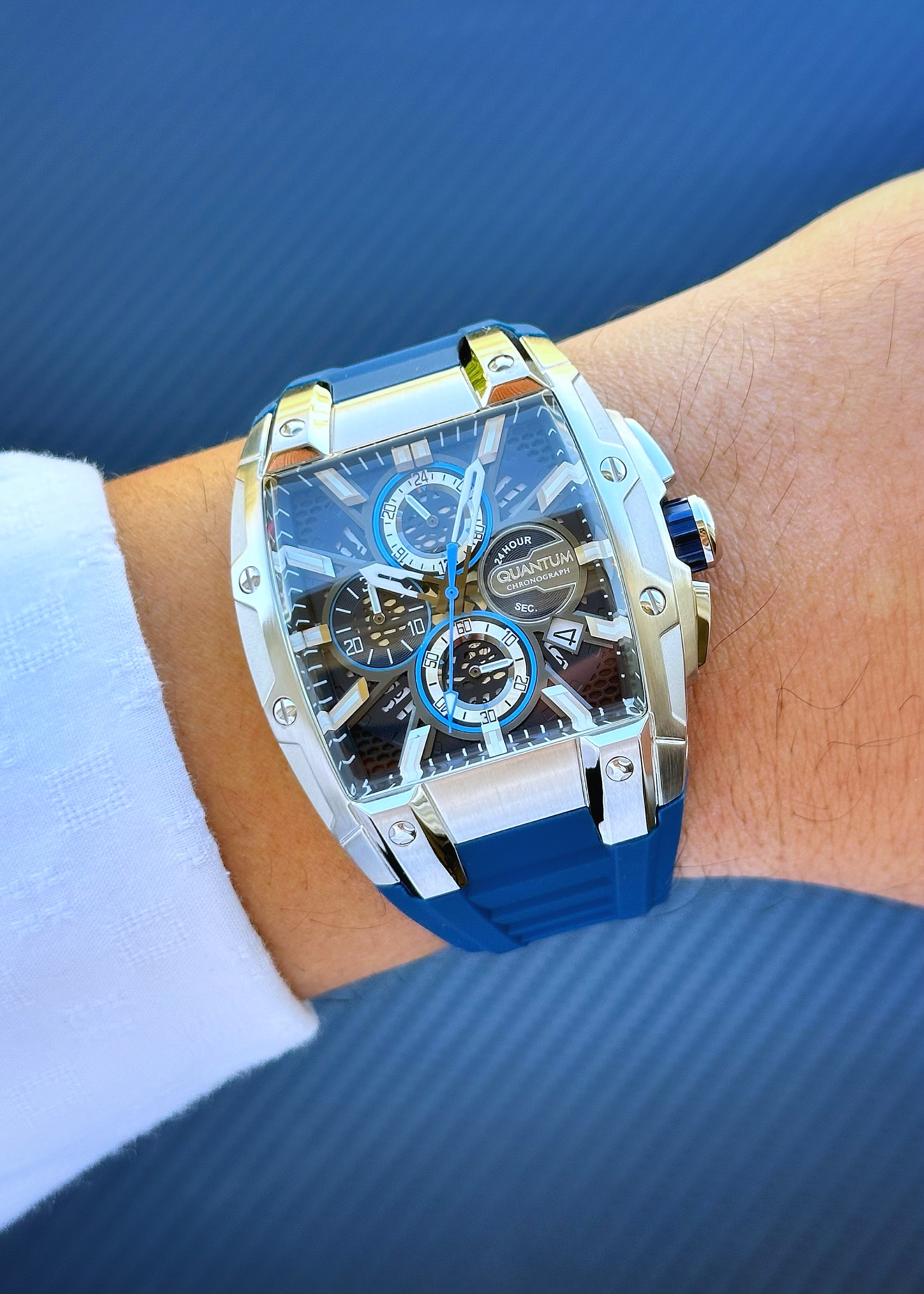 Quantum HNG1161.359 Lacivert Silikon Kordon Erkek Kol Saati