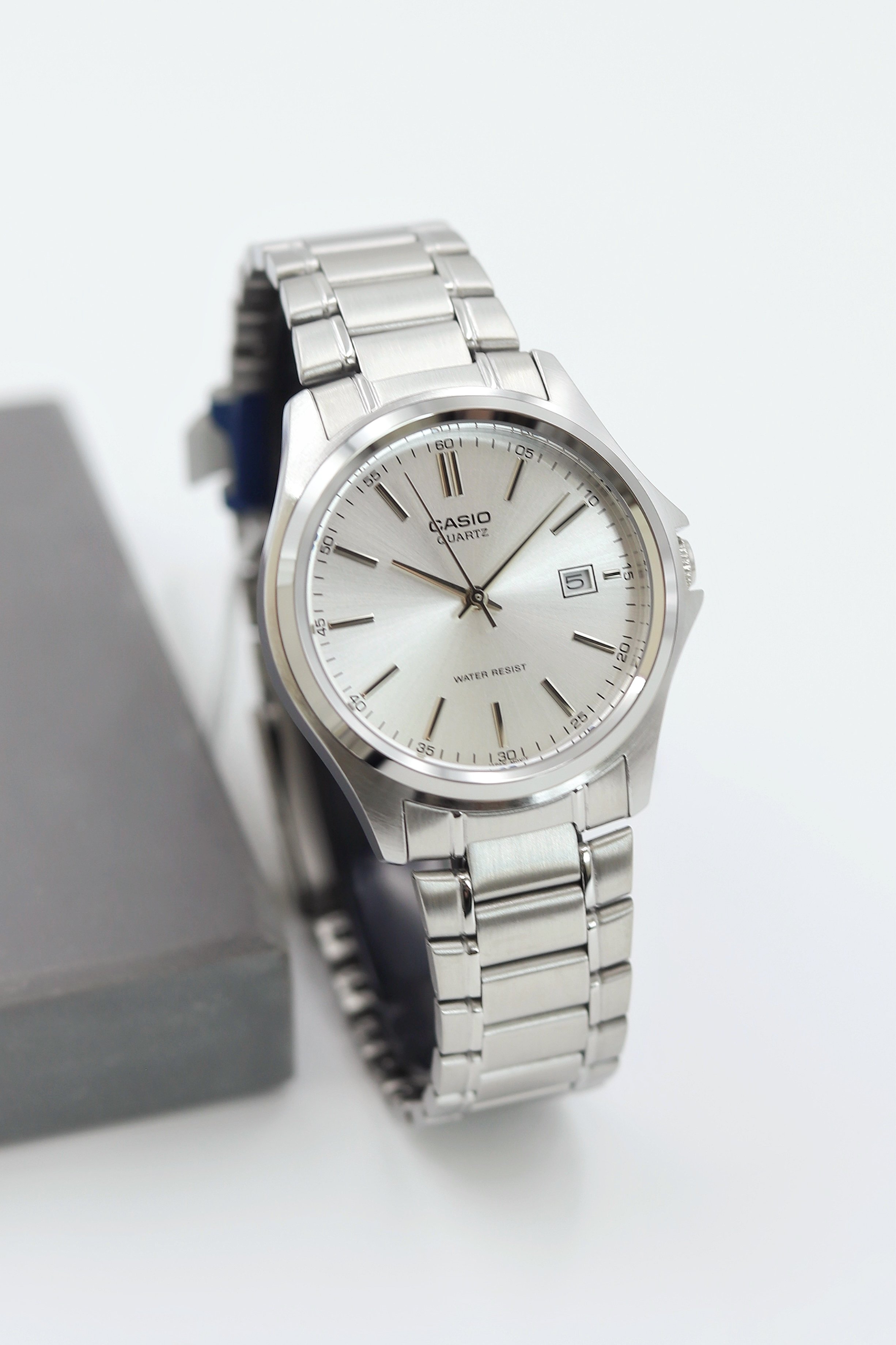Casio Çelik Kordon Erkek Kol Saati ASW123-108CS