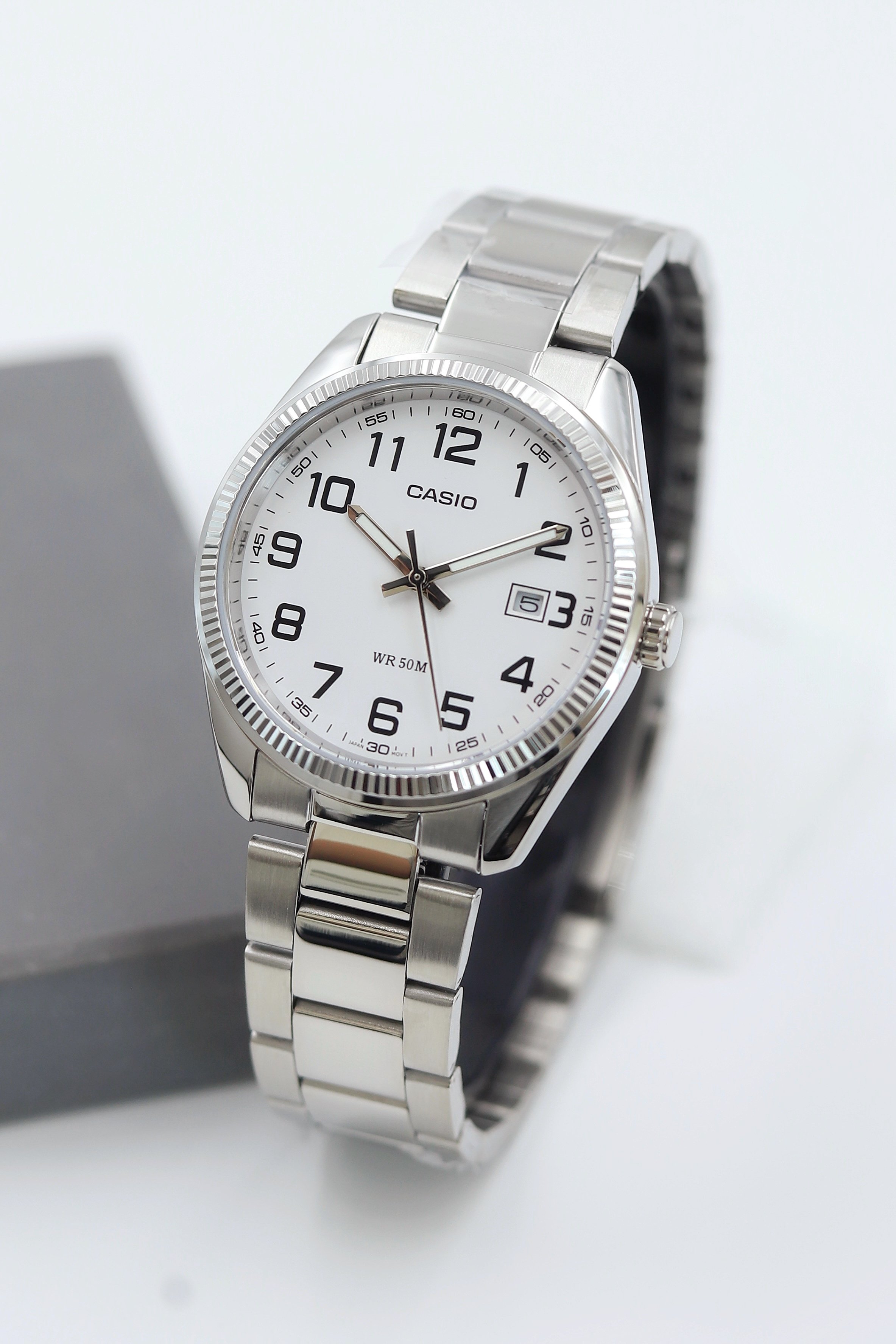 Casio Çelik Kordon Erkek Kol Saati ASW123-112CS