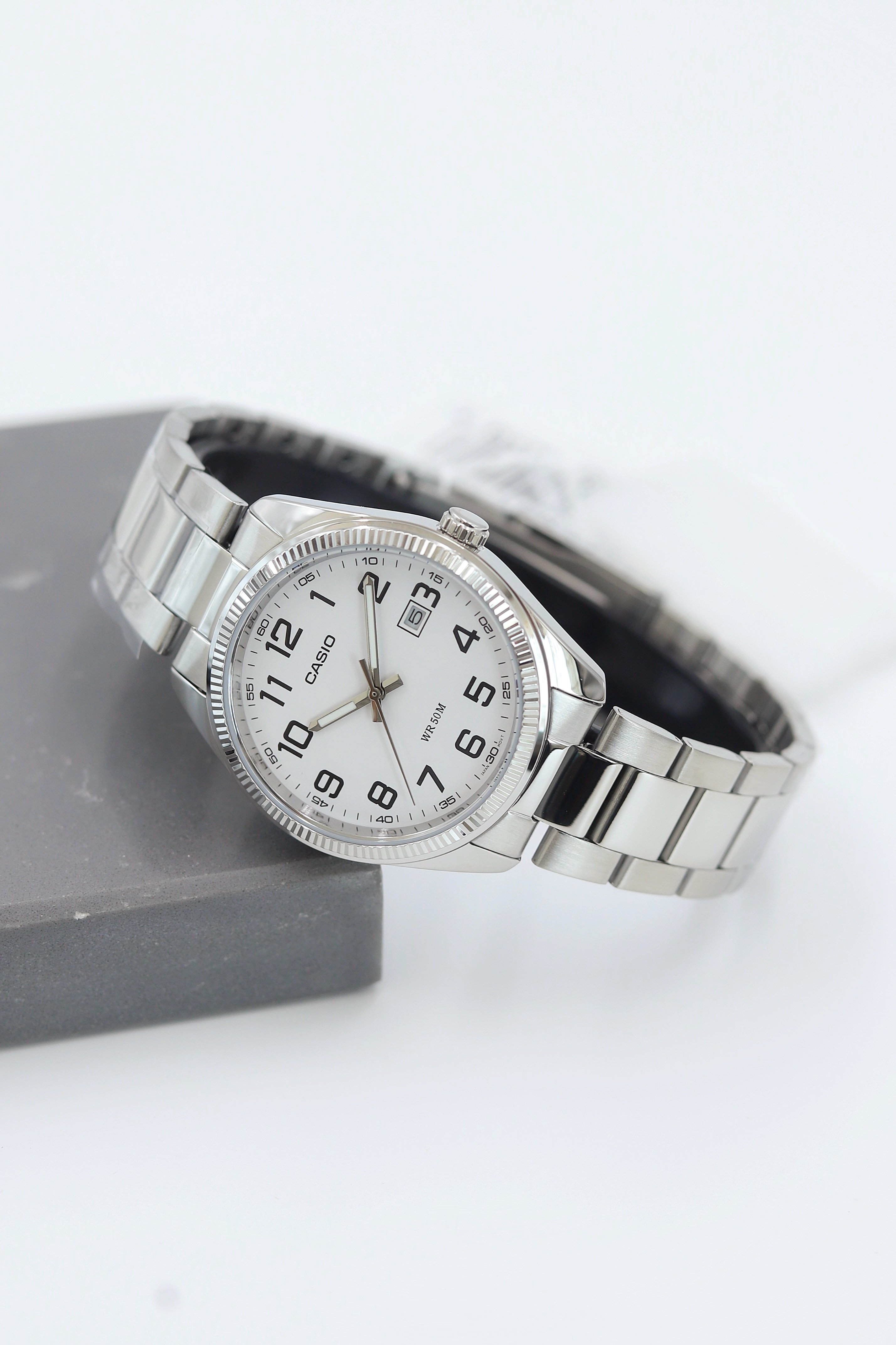 Casio Çelik Kordon Erkek Kol Saati ASW123-112CS