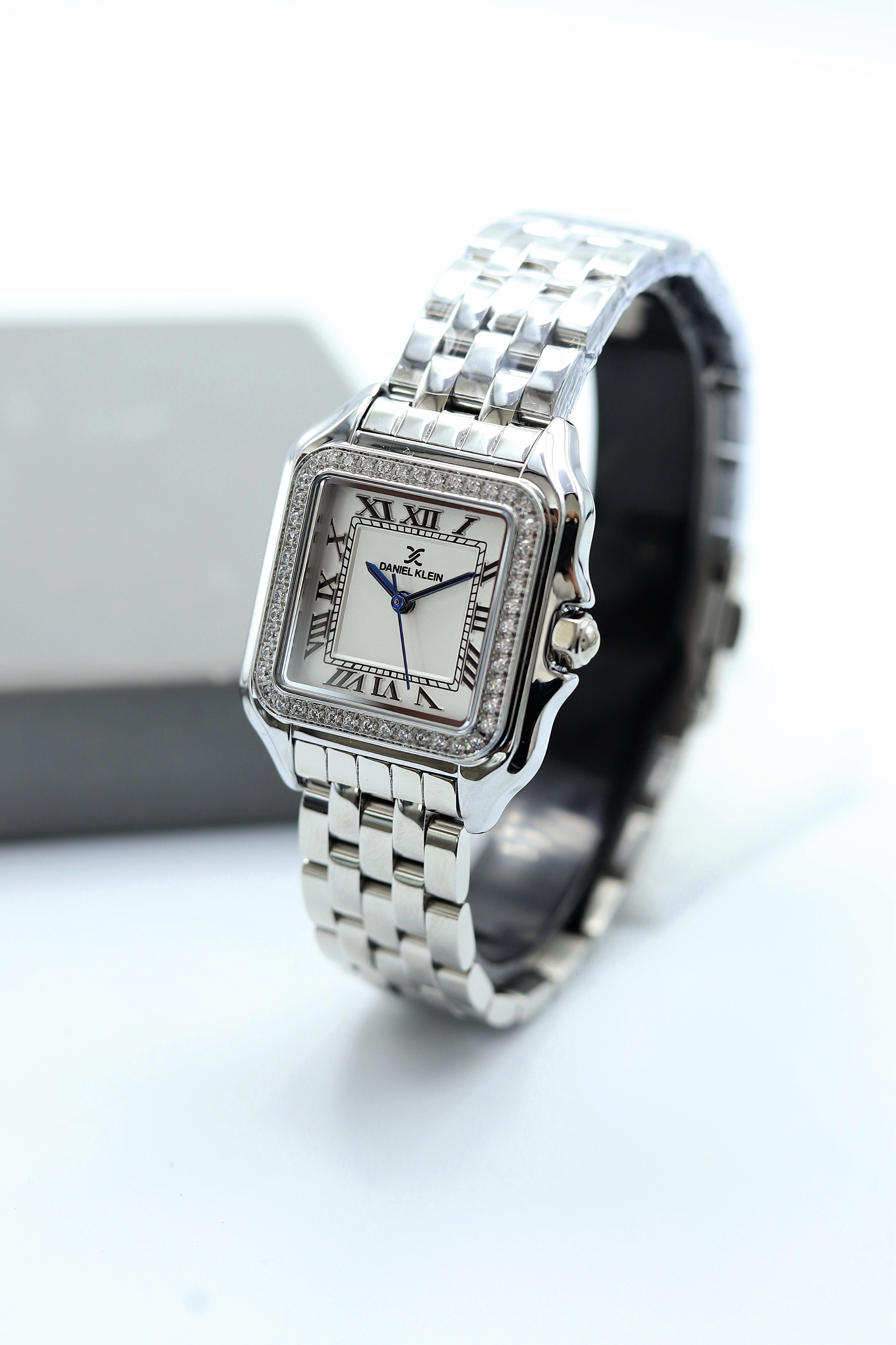 Daniel Klein ASW123-i1978DK Gümüş Renk Kare Kasa Kadın Kol Saati
