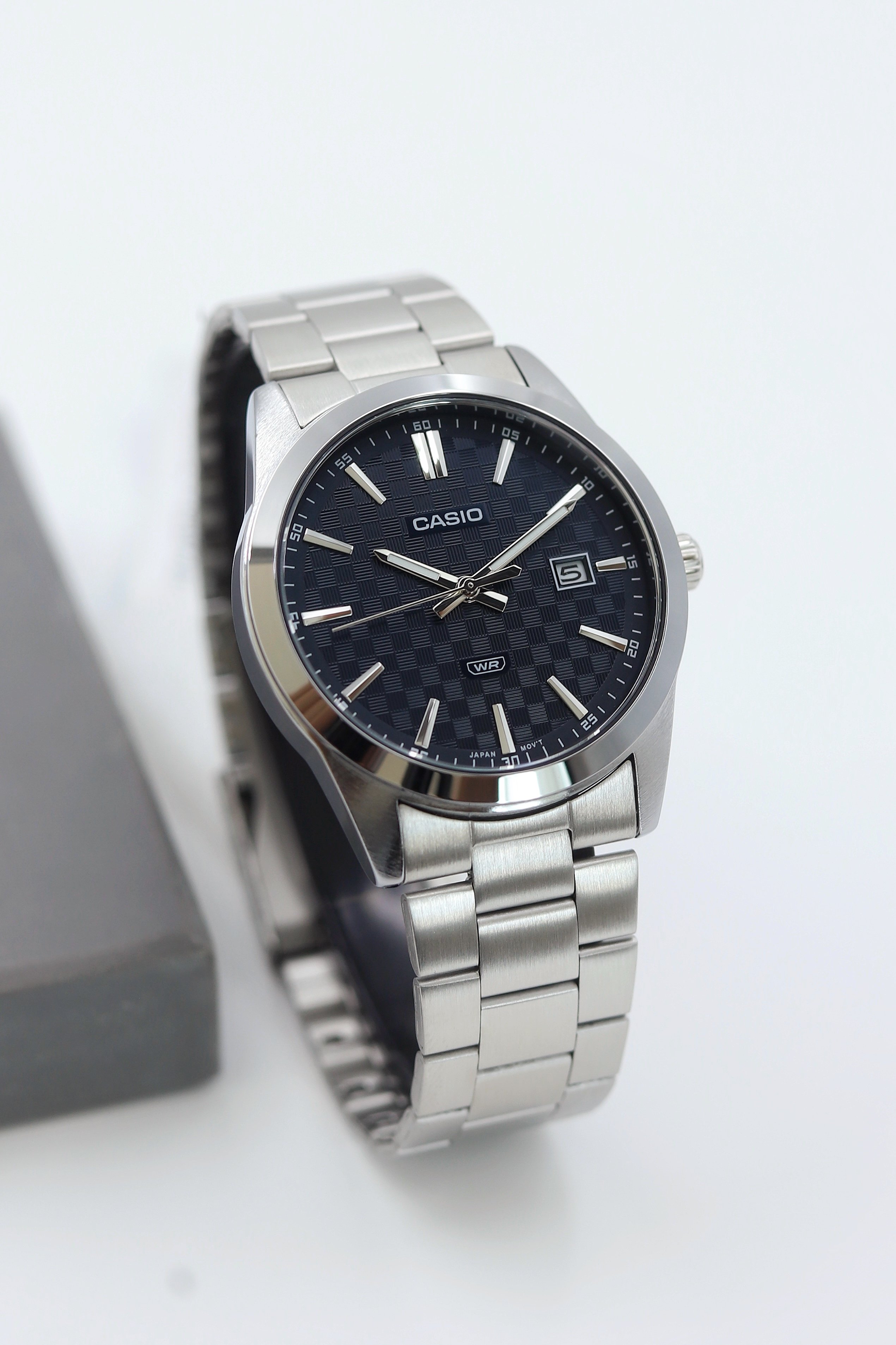 Casio Çelik Kordon Erkek Kol Saati ASW123-110CS