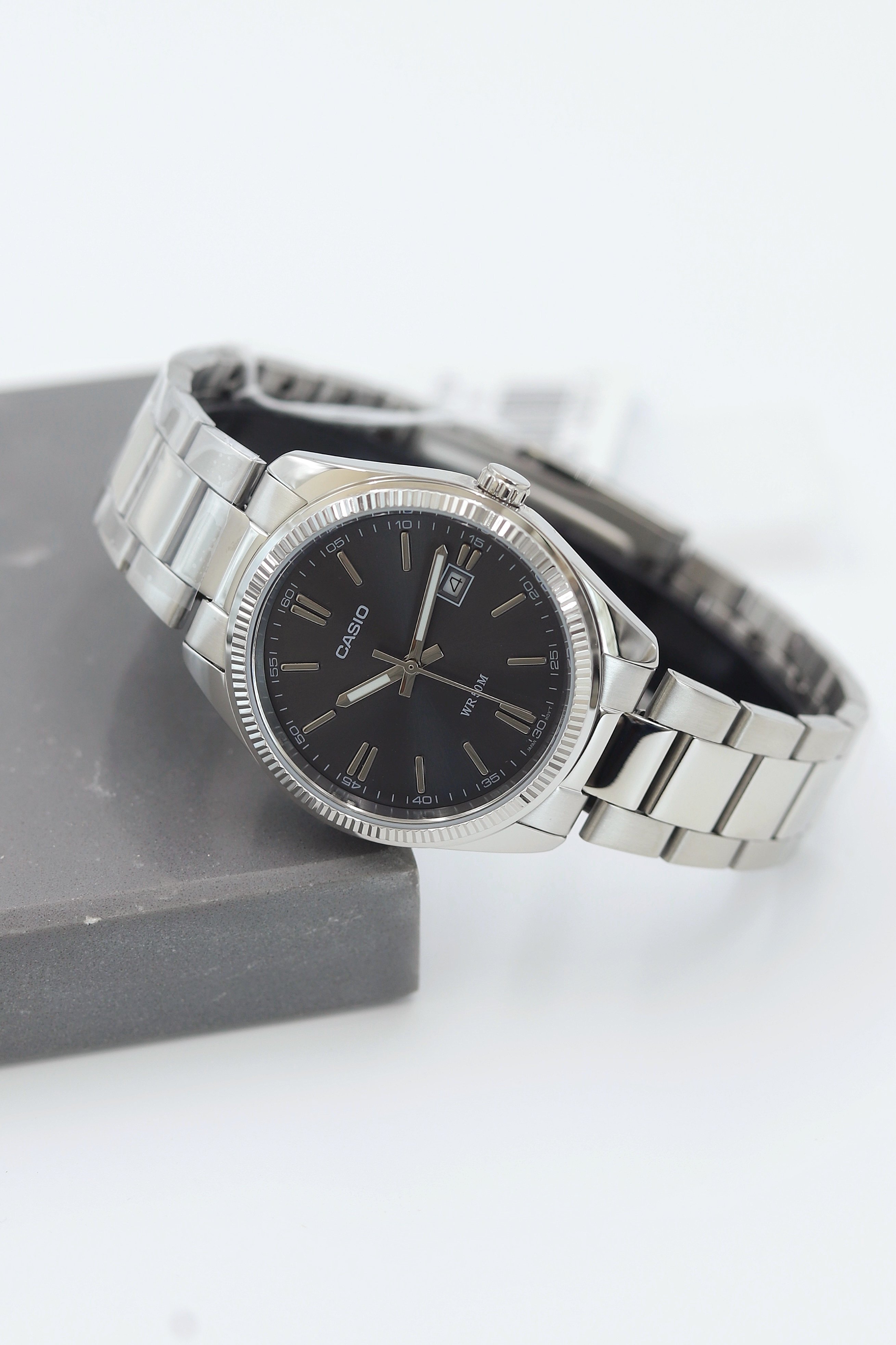 Casio Çelik Kordon Erkek Kol Saati ASW123-113CS