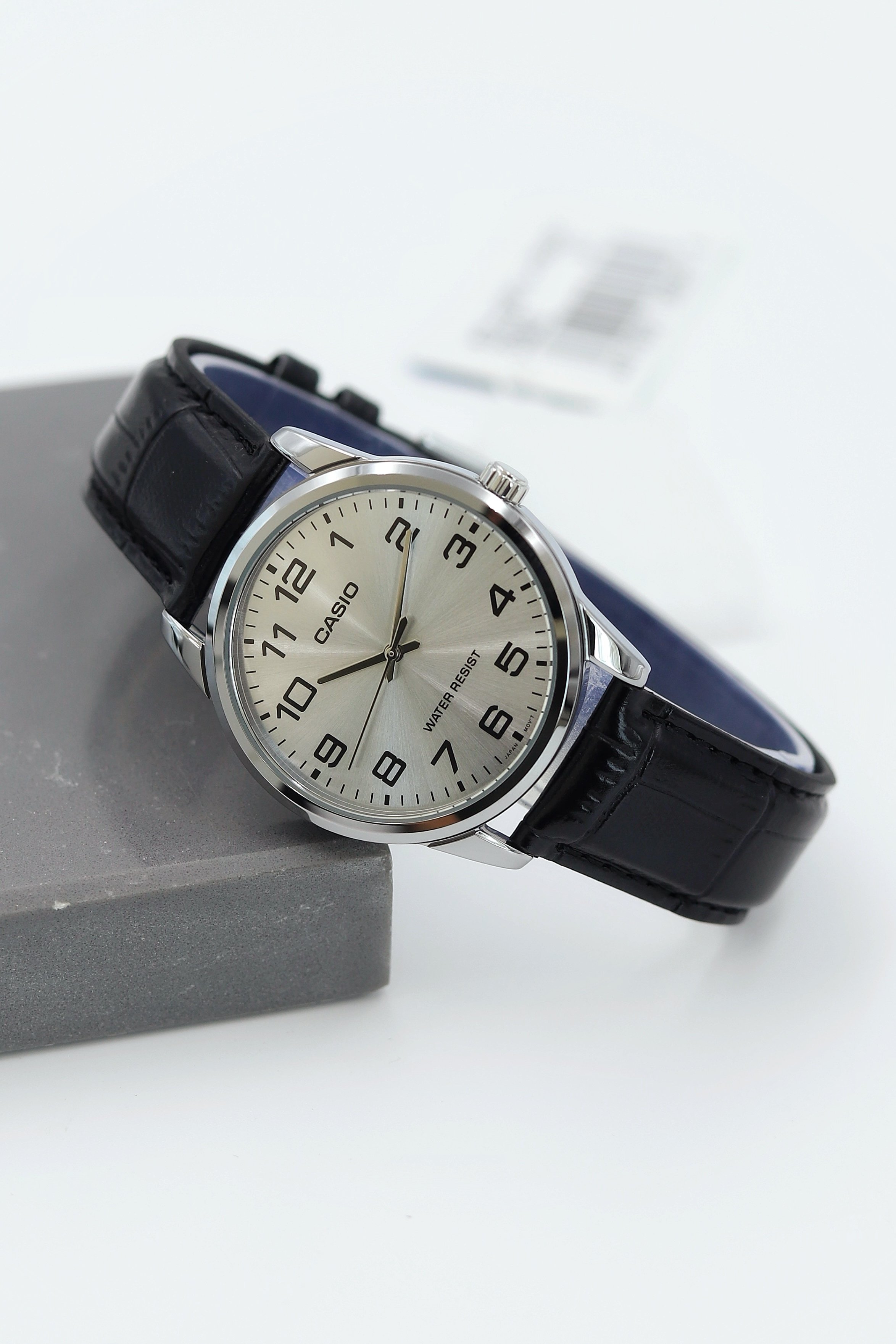 Casio Deri Kordon Erkek Kol Saati ASW123-132CS