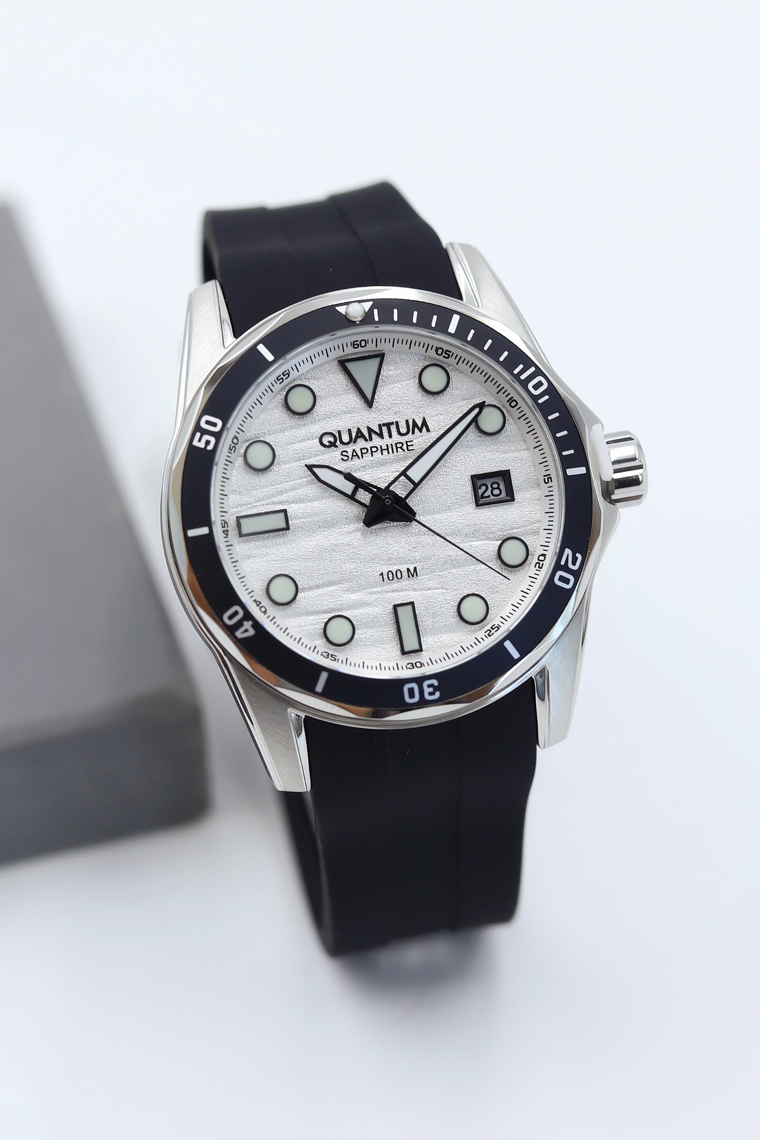 Quantum Safir Cam Silikon Kordon Erkek Kol Saati ASW123-i1997Q