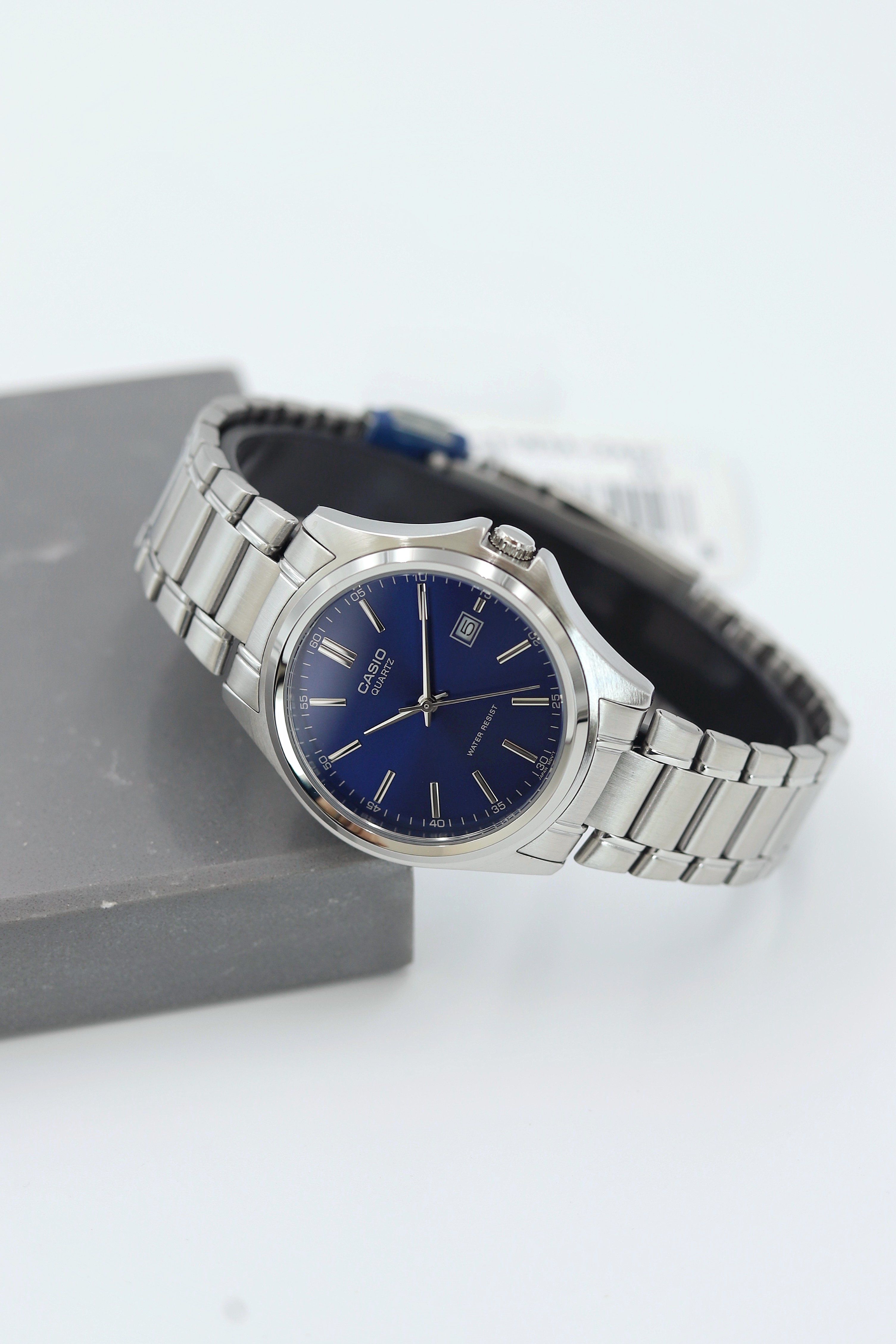 Casio Çelik Kordon Erkek Kol Saati ASW123-100CS