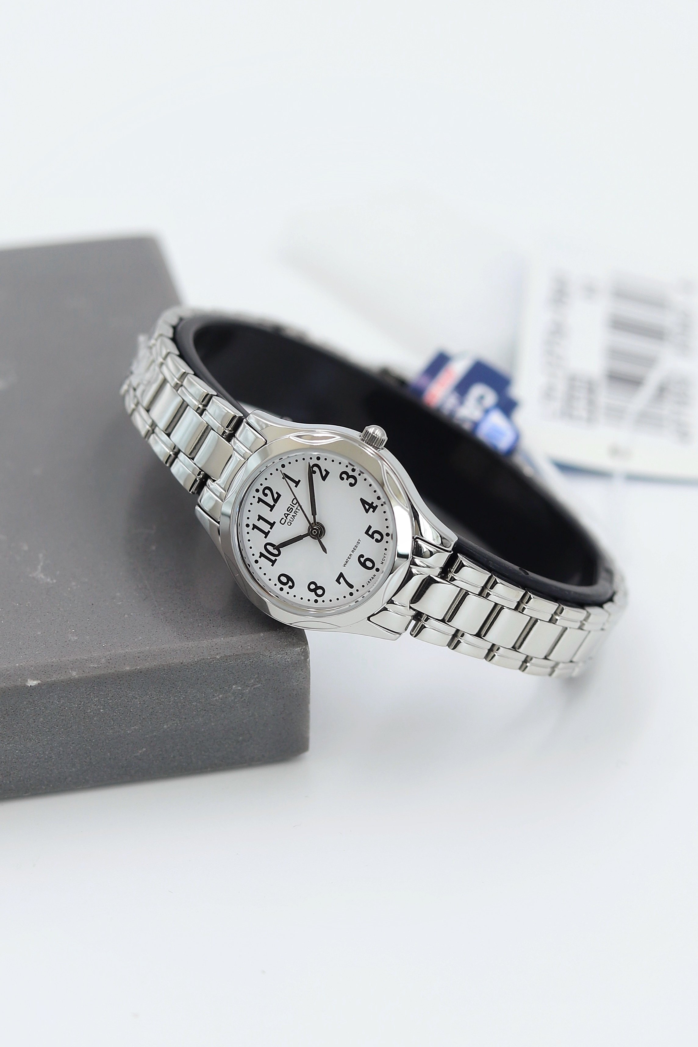 Casio Çelik Kordon Kadın Kol Saati ASW123-126CS