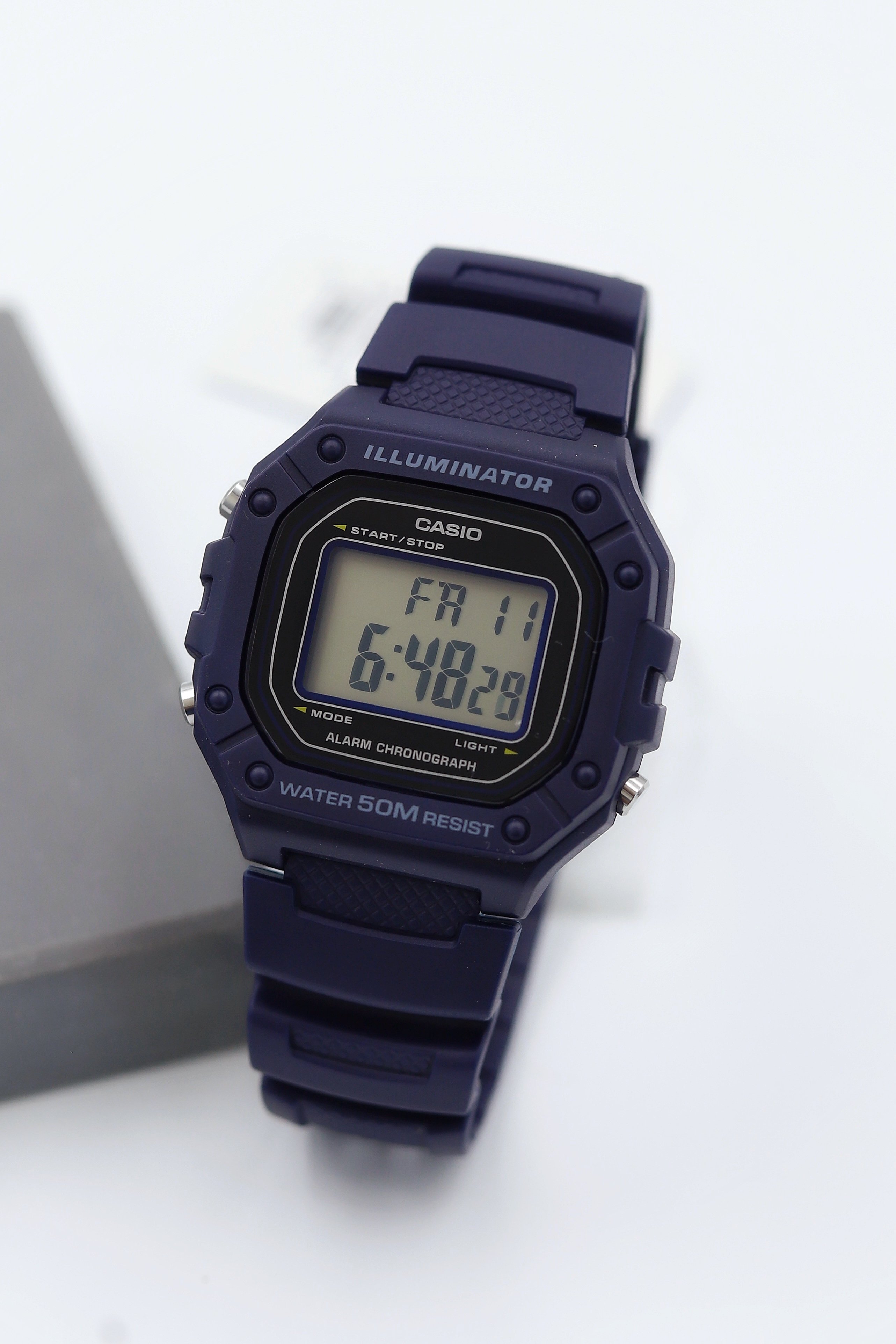 Casio Silikon Kordon Dijital Erkek Kol Saati ASW123-145CS