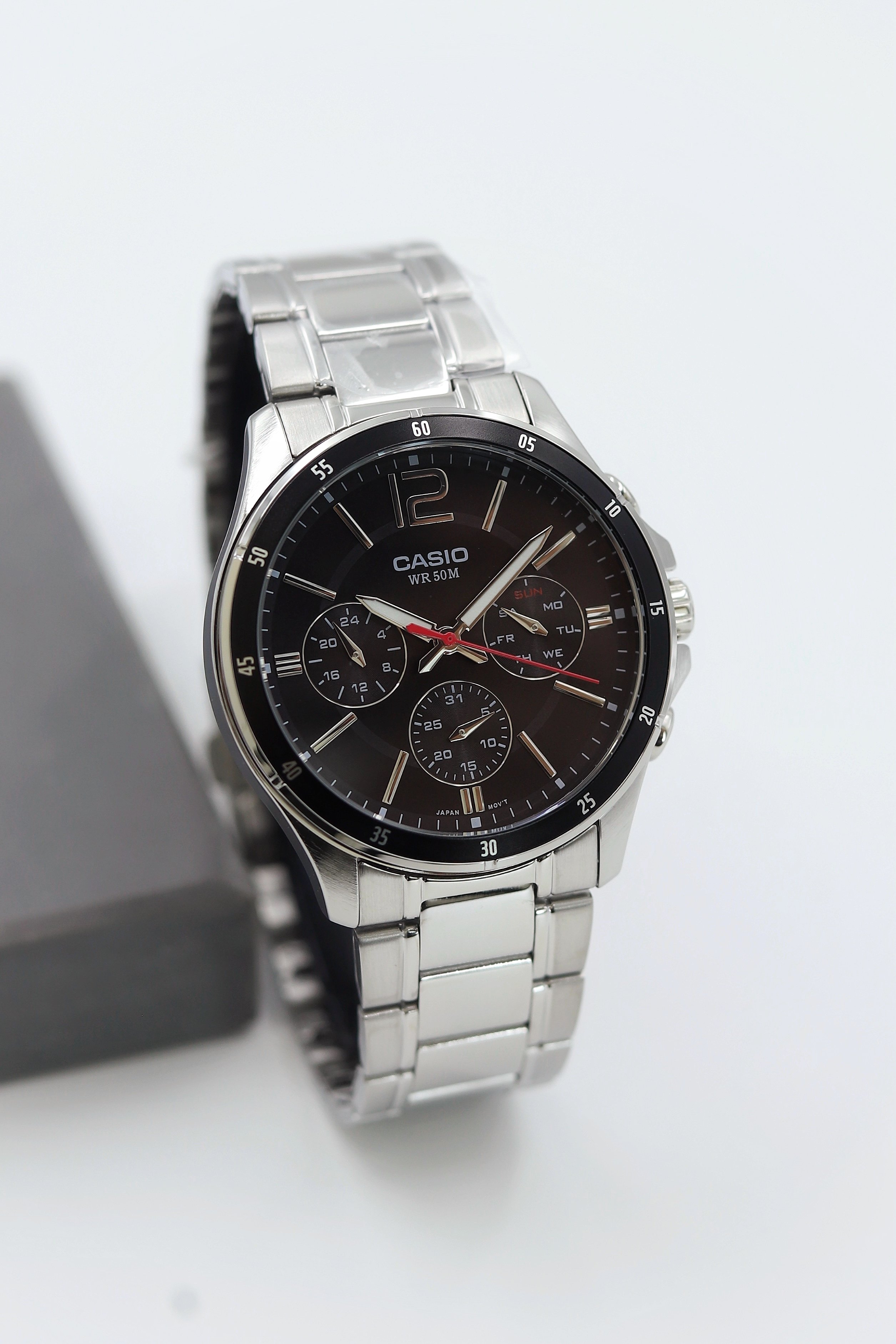 Casio Çelik Kordon Erkek Kol Saati ASW123-135CS