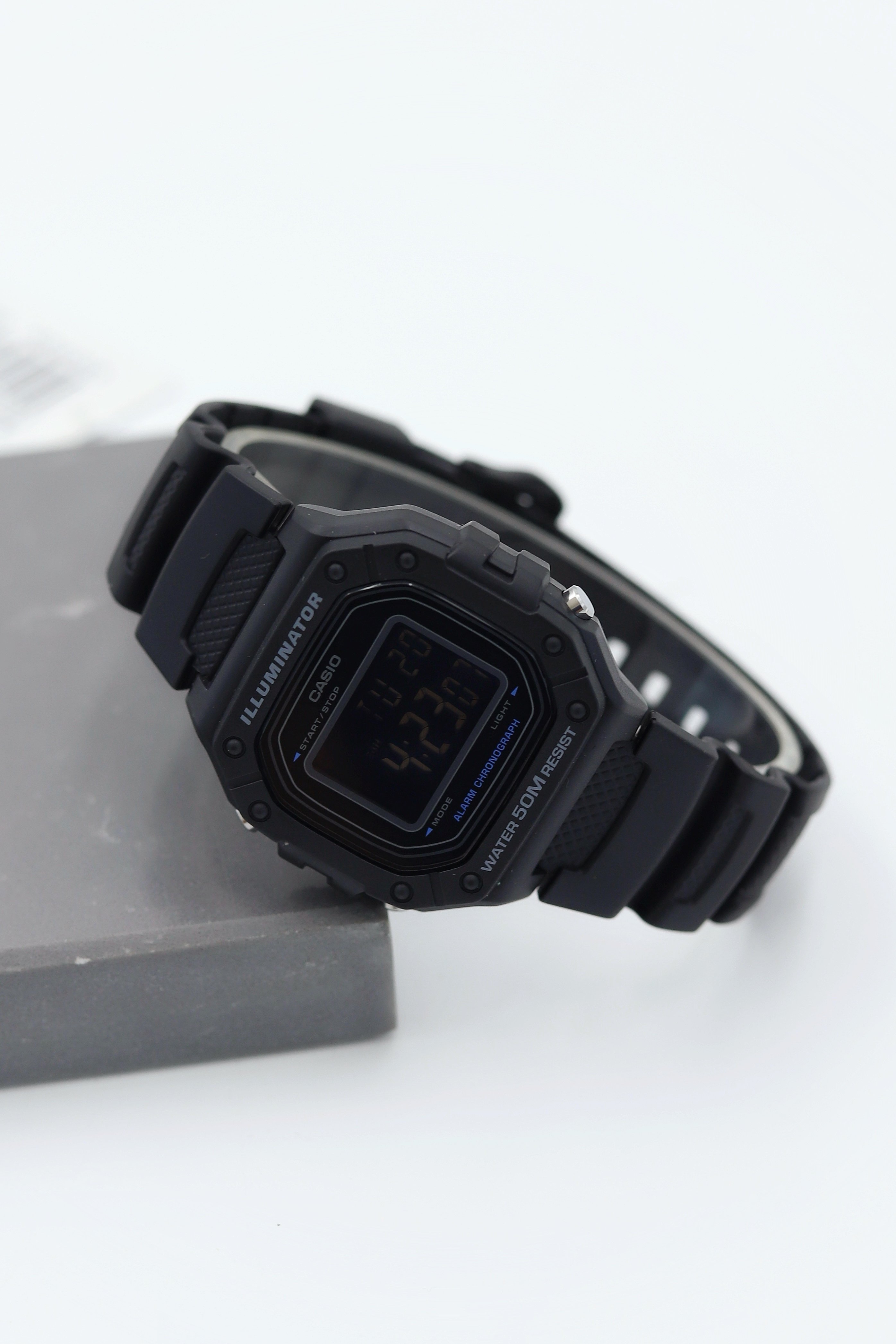 Casio Silikon Kordon Dijital Erkek Kol Saati ASW123-144CS