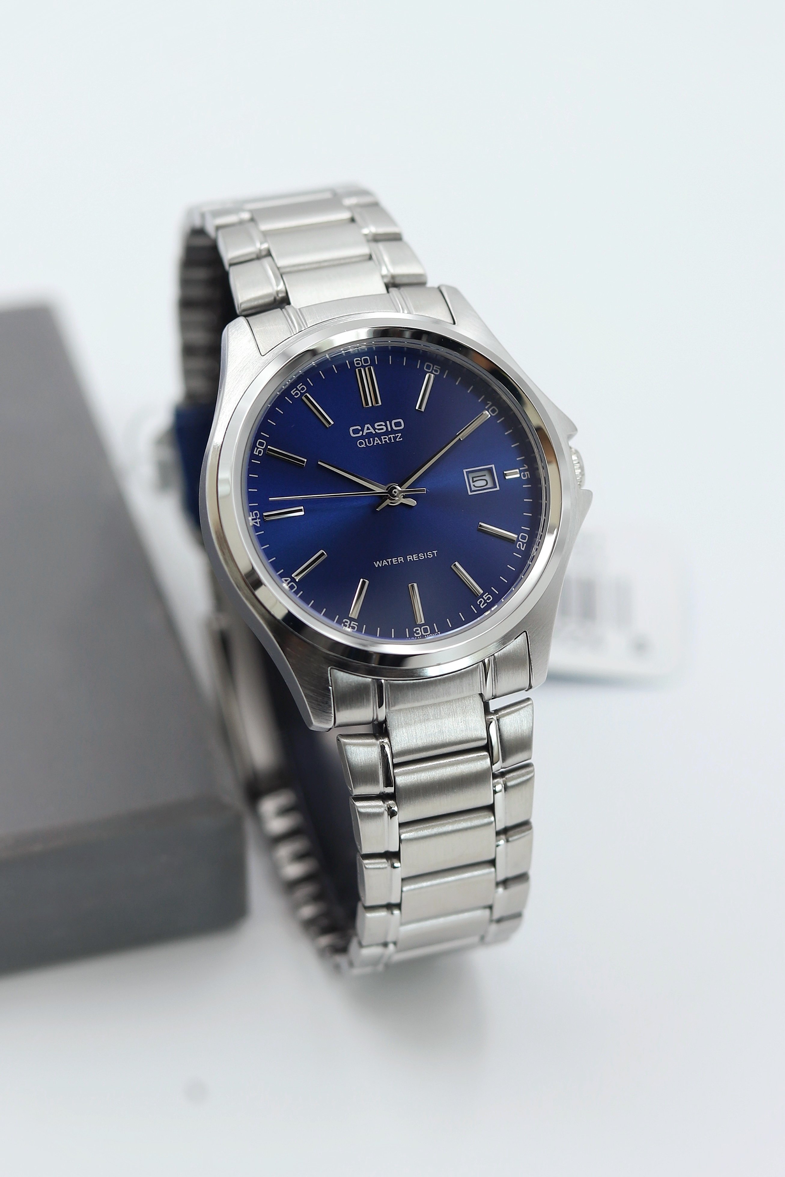 Casio Çelik Kordon Erkek Kol Saati ASW123-100CS