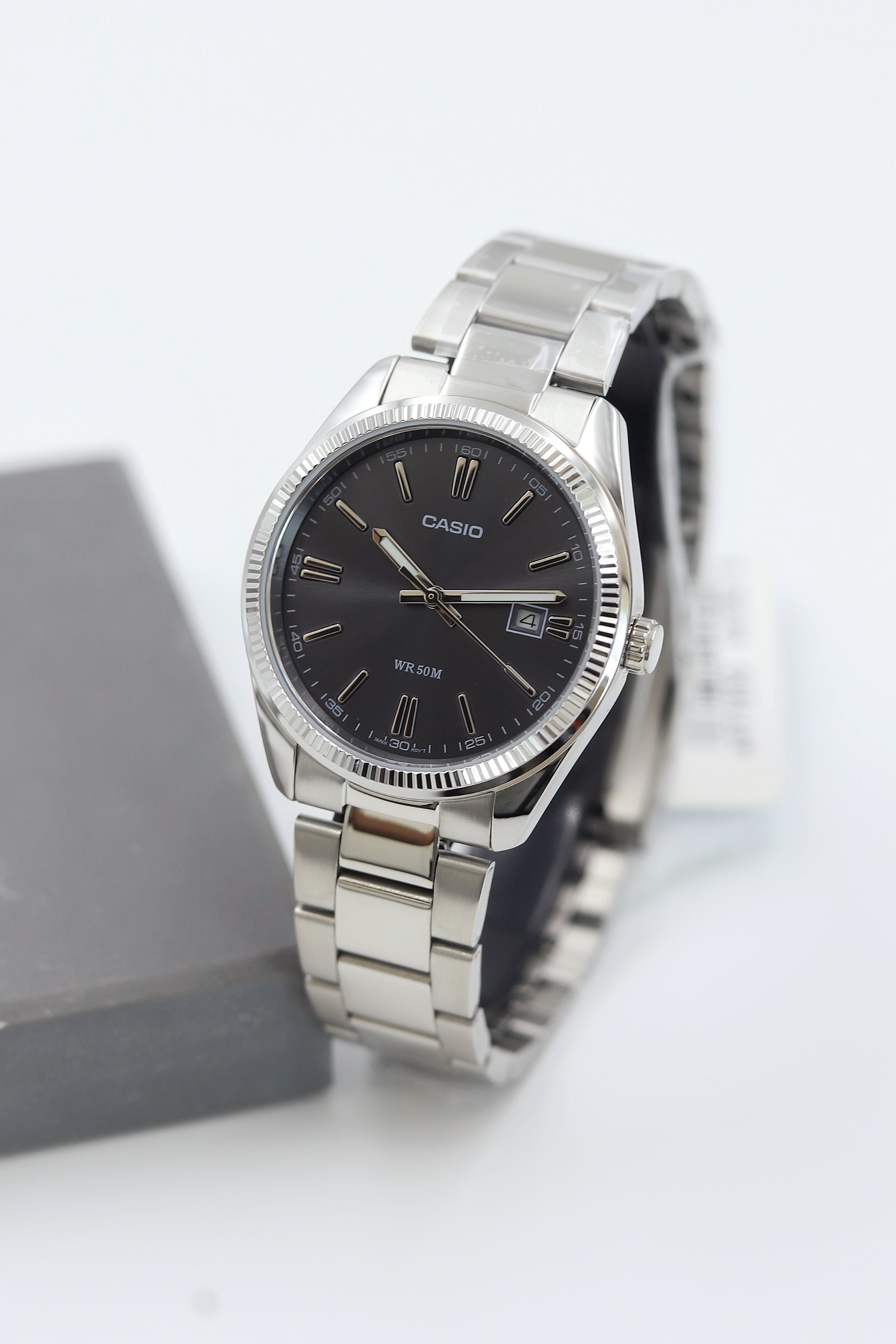 Casio Çelik Kordon Erkek Kol Saati ASW123-113CS