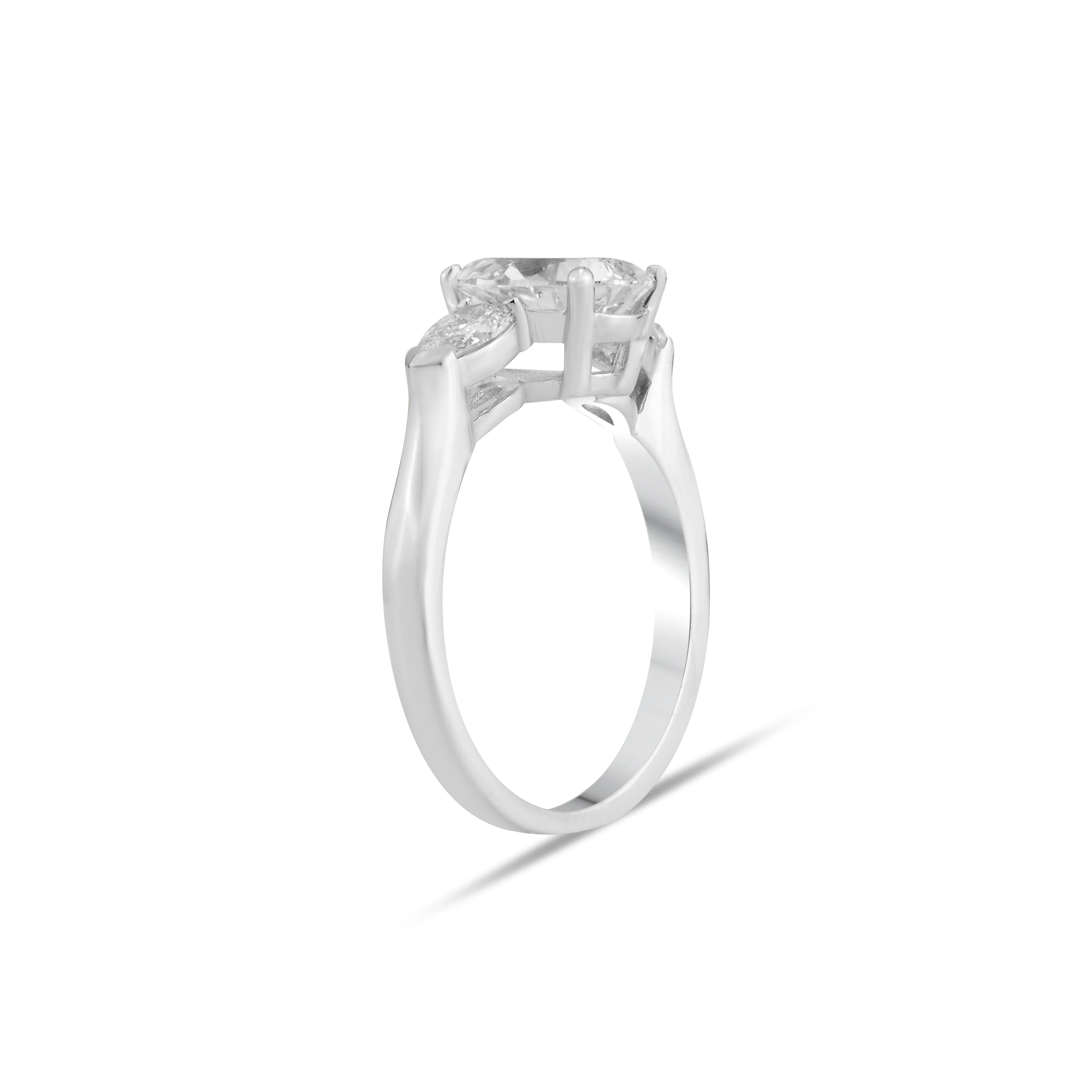 14 Ayar Beyaz Altın Lab Grown Oval ve Damla Kesim Pırlanta Taşlı Yüzük