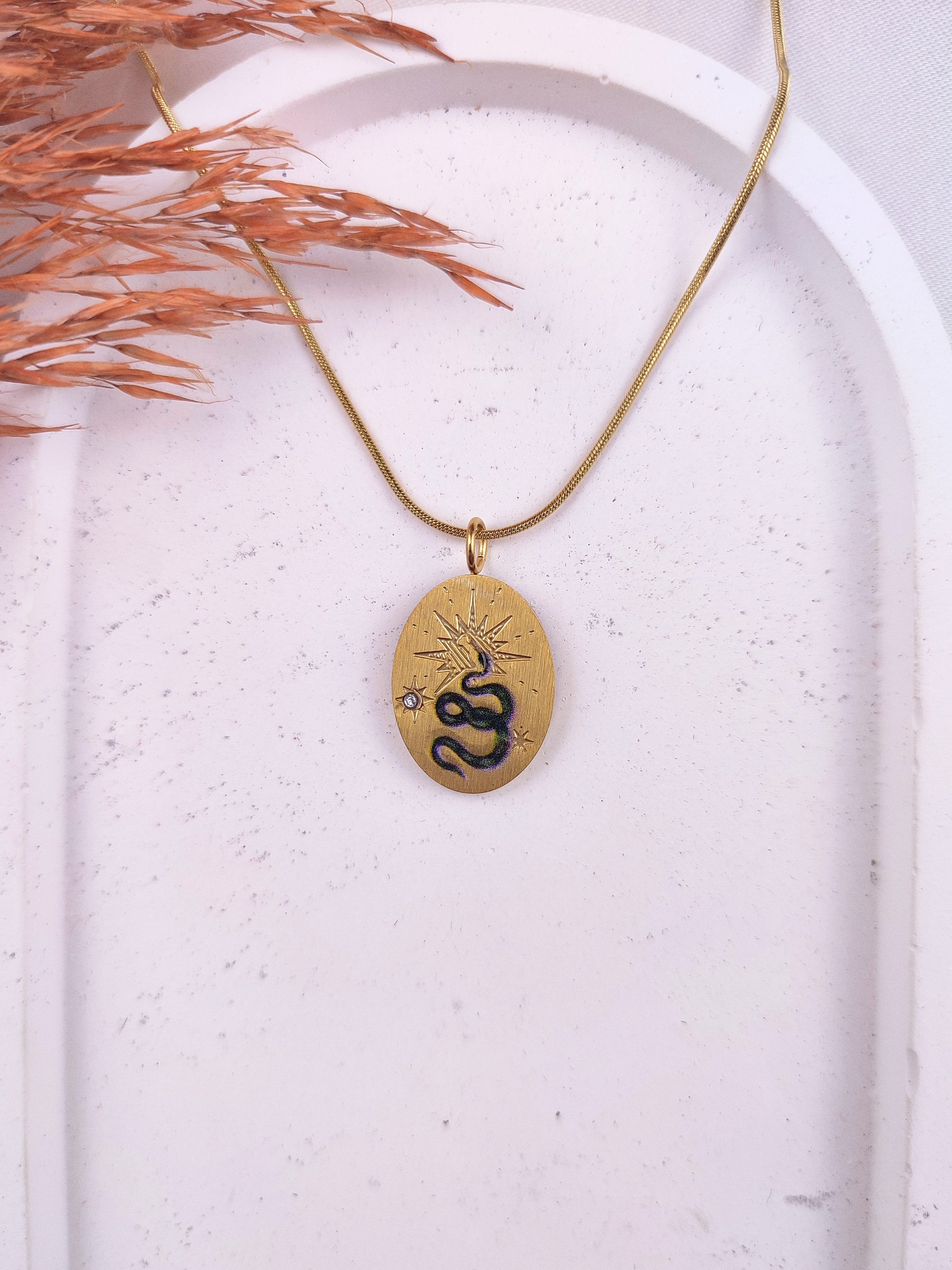 Kadın Çelik Gold Yılan Motifli Vintage Kolye
