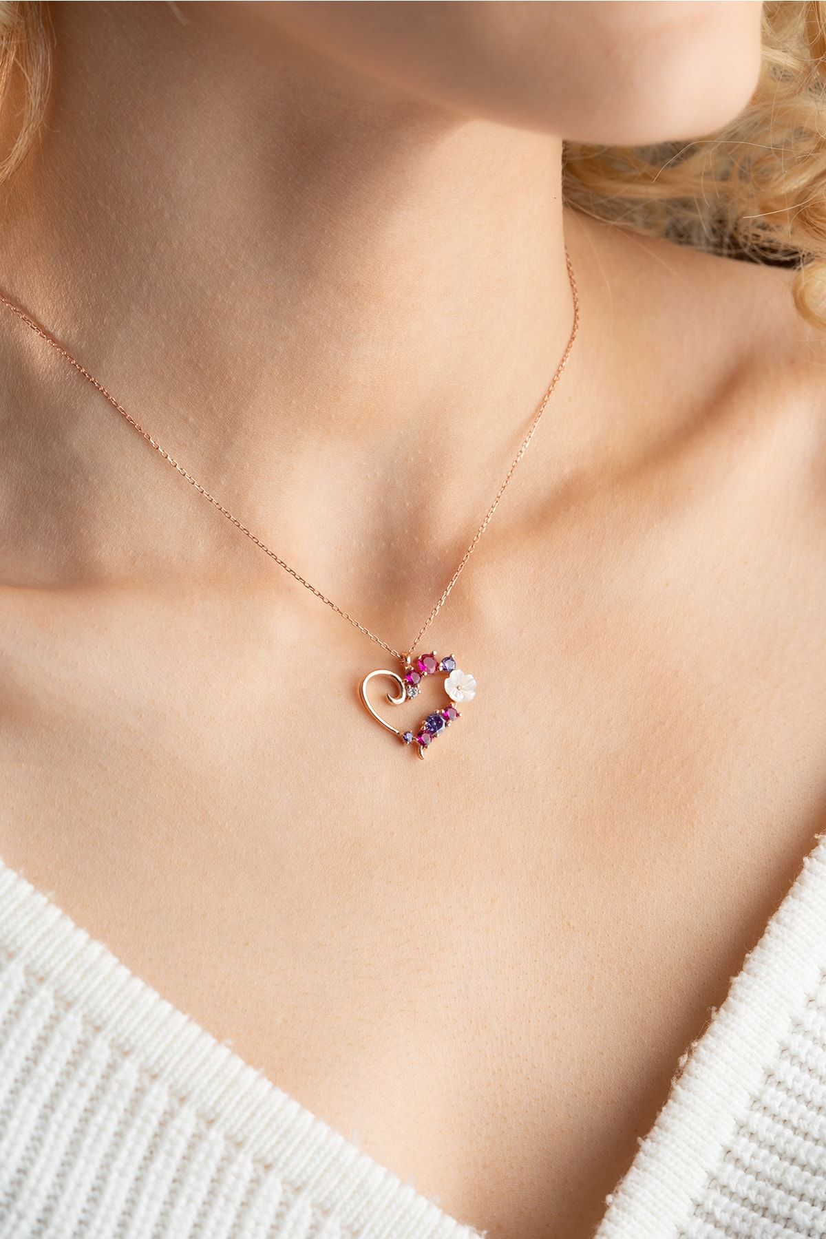 925 Ayar Gümüş Manolya Çiçeği Zirkon Taşlı Kalp Kolye