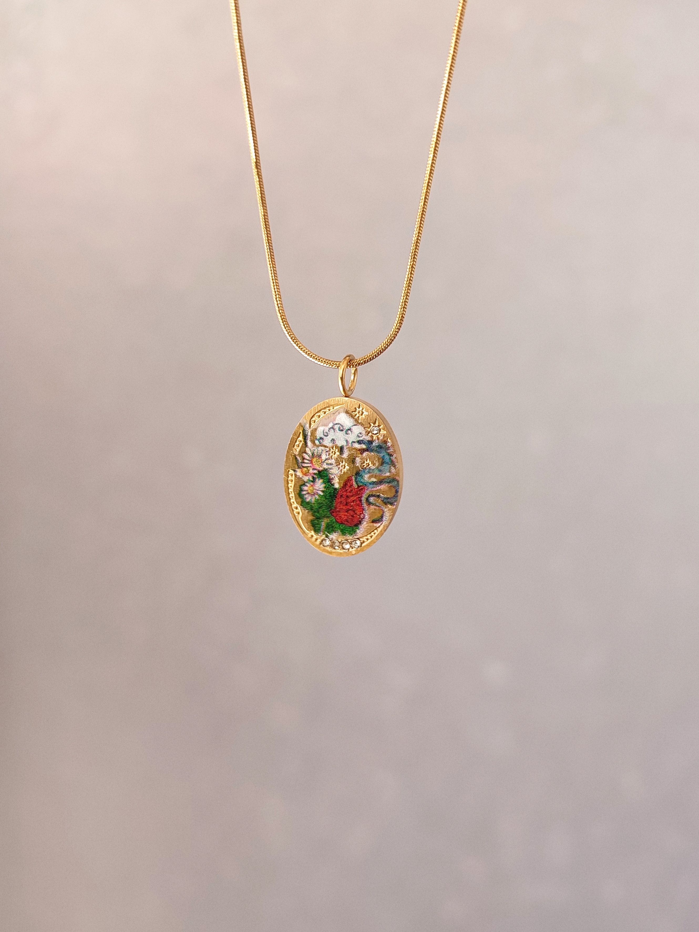Kadın Çelik Gold Motifli Vintage Kolye