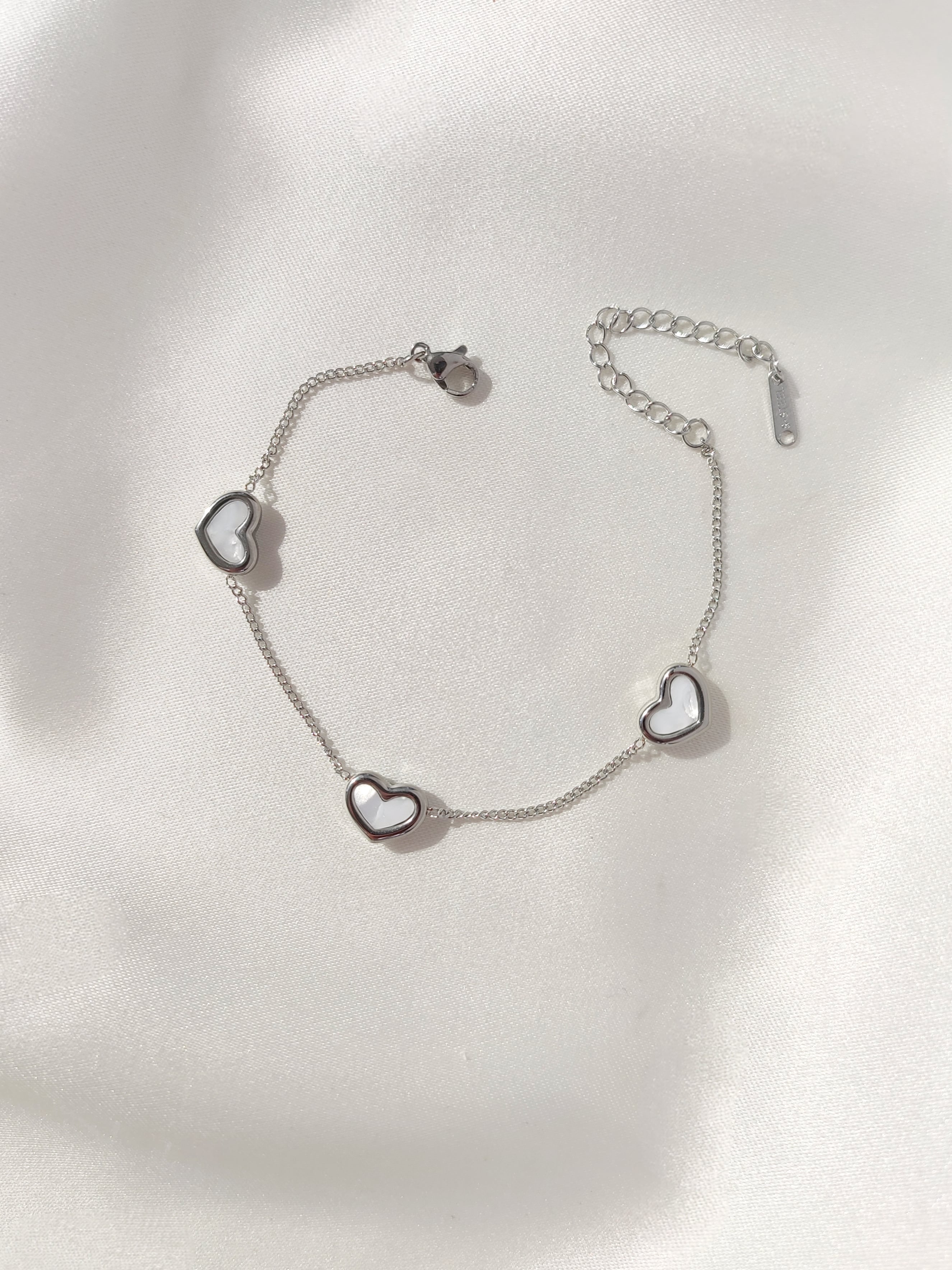 Kadın Paslanmaz Çelik Sıralı Kalpli Bileklik