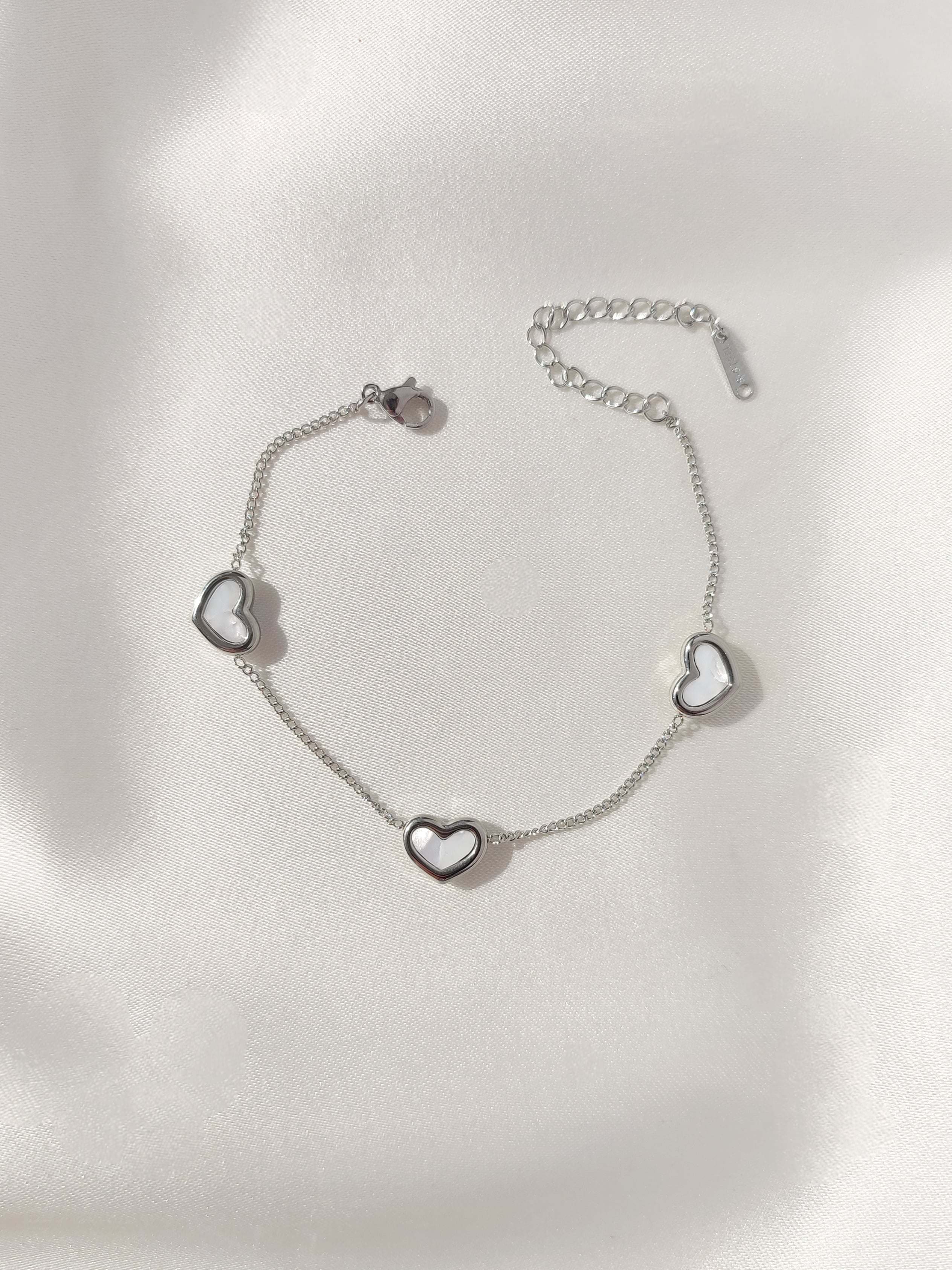 Kadın Paslanmaz Çelik Sıralı Kalpli Bileklik