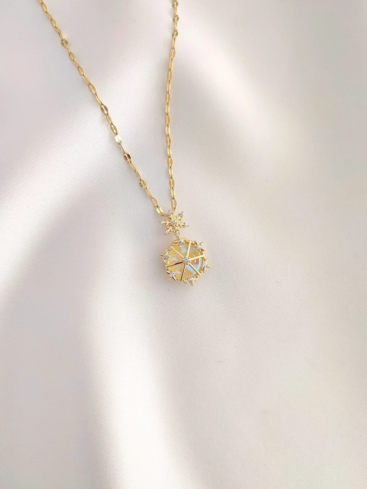 Kadın 316L Paslanmaz Çelik Gold Zirkon Taşlı Kar Tanesi Figürlü Kolye