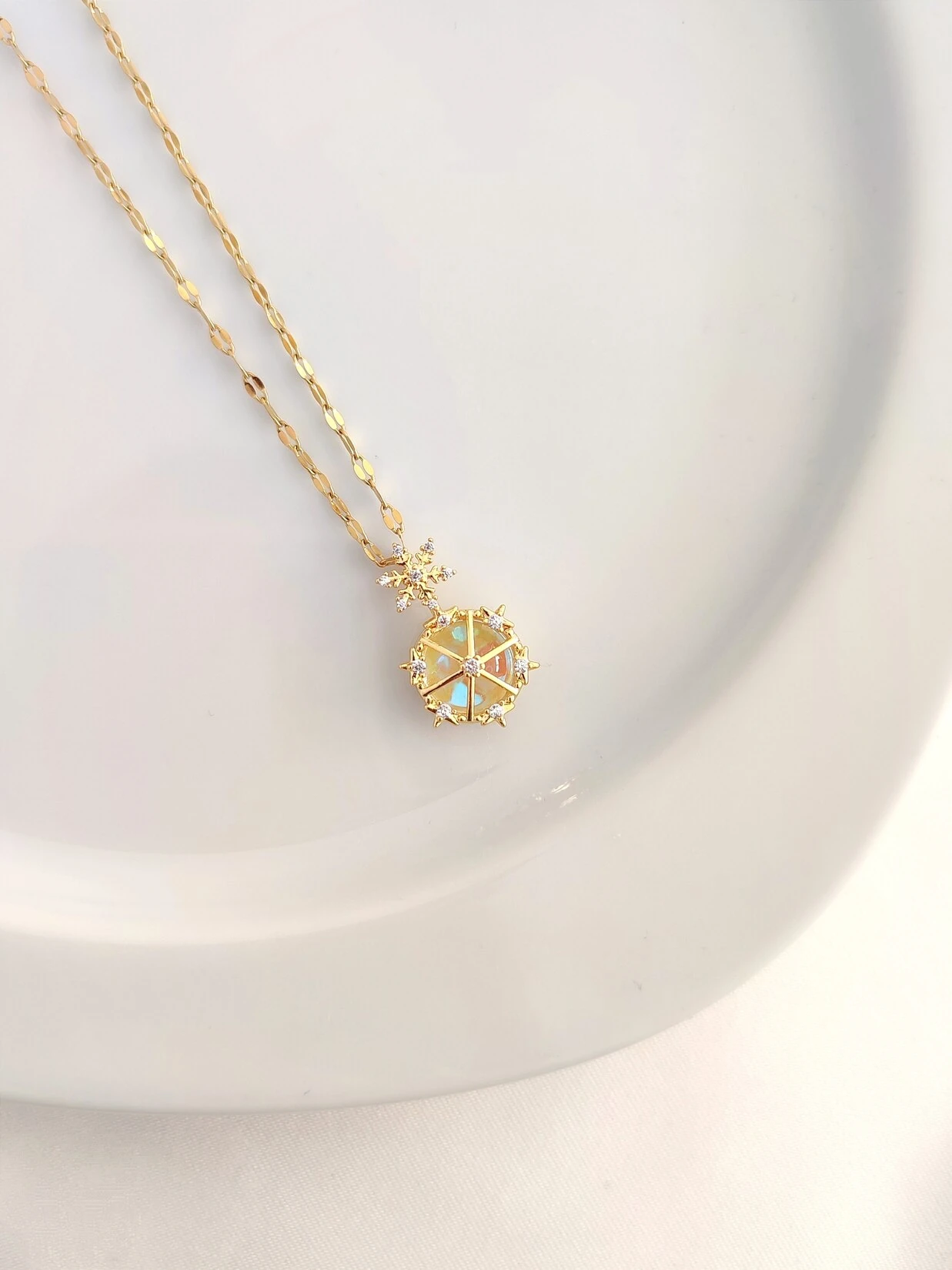 Kadın 316L Paslanmaz Çelik Gold Zirkon Taşlı Kar Tanesi Figürlü Kolye