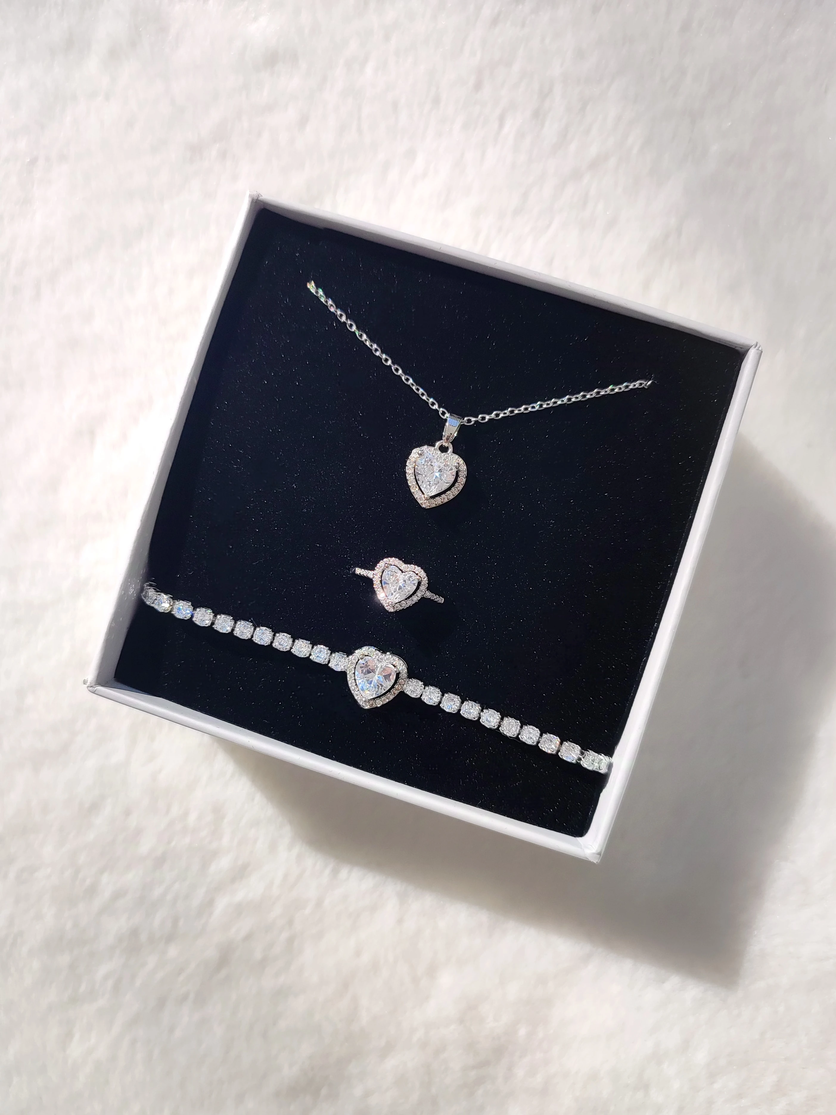 Pandora Kutulamalı Kadın Kalpli Kolye Bileklik ve Yüzük Padora Seti