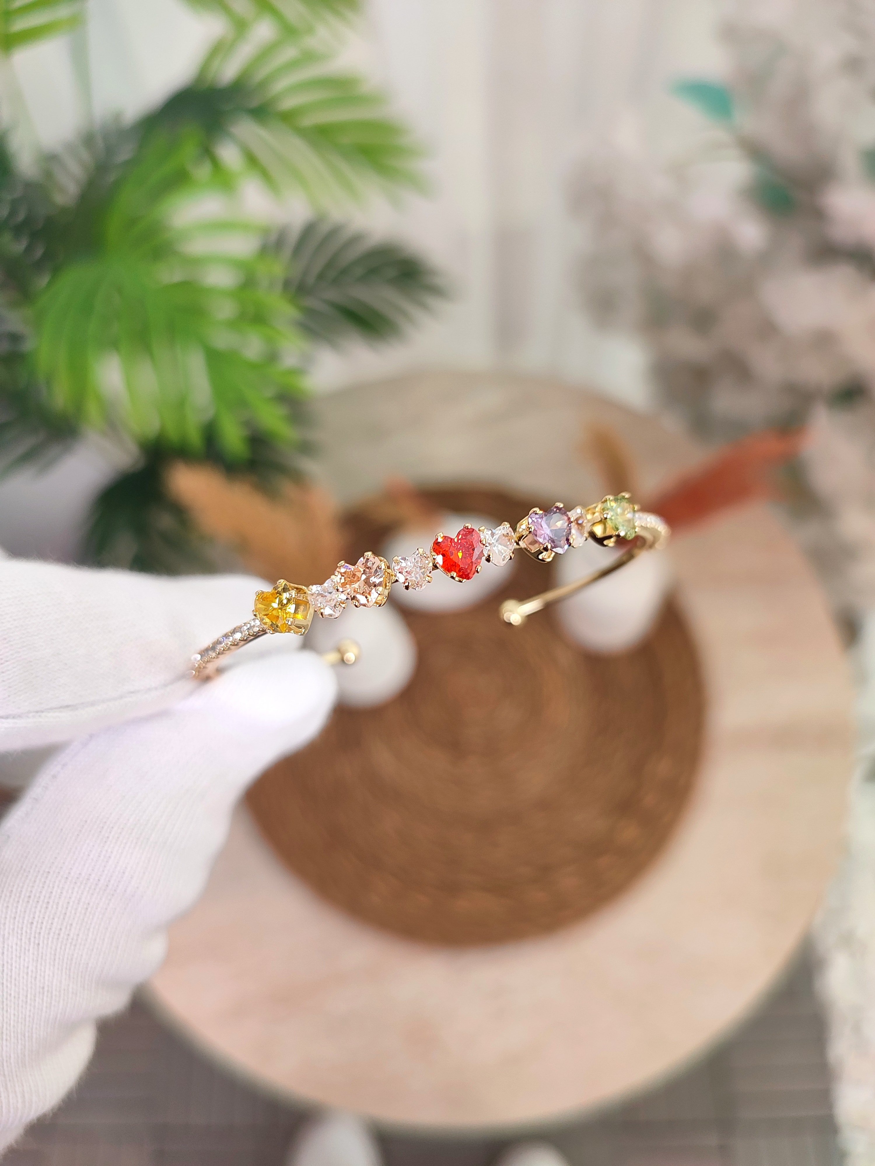 Kadın Sıralı Renkli Zirkon Taşlı Kalp Model Bileklik