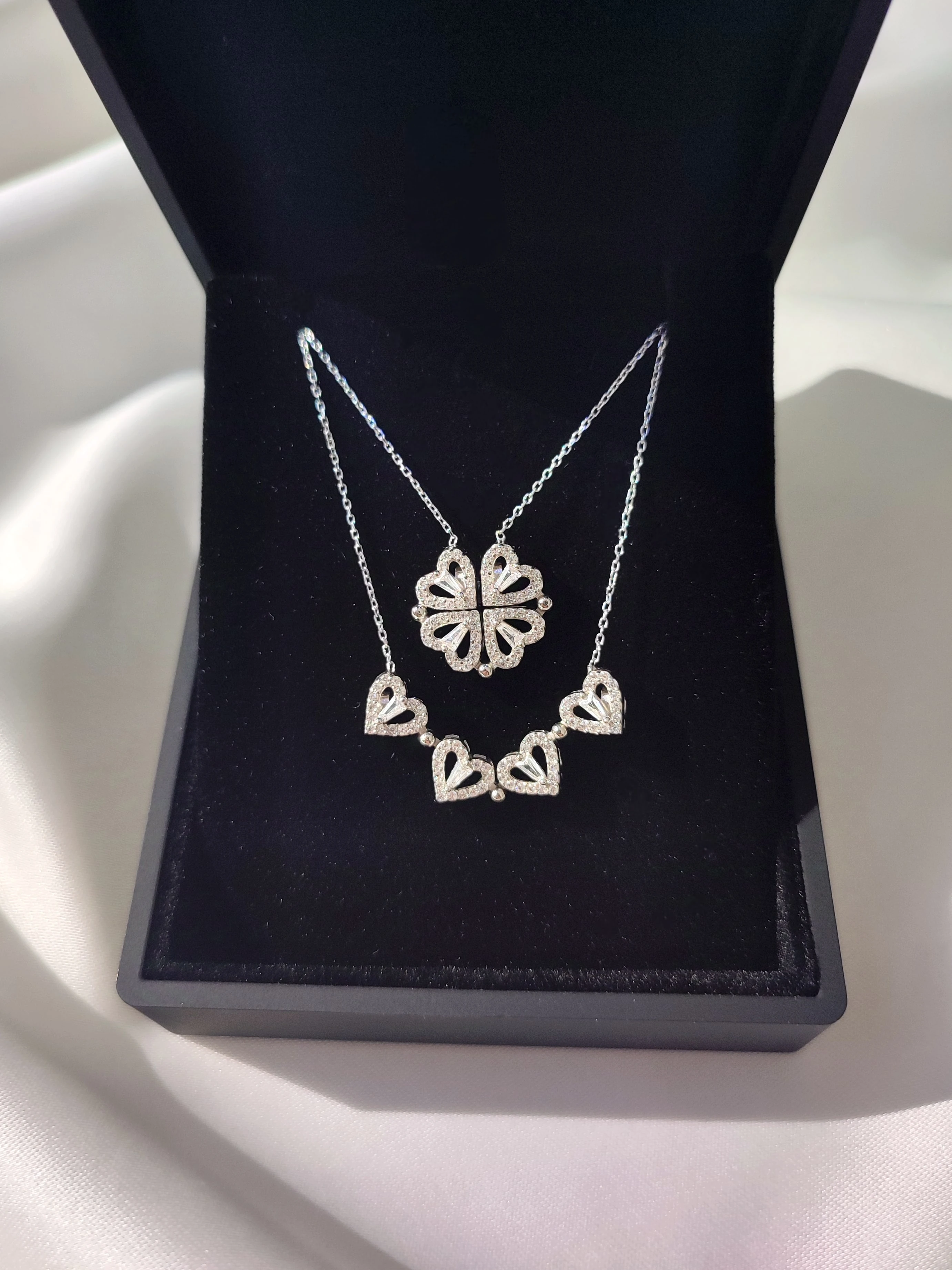 925 Ayar Gümüş Açılır Kapanır Mıknatıslı Yonca Kolye