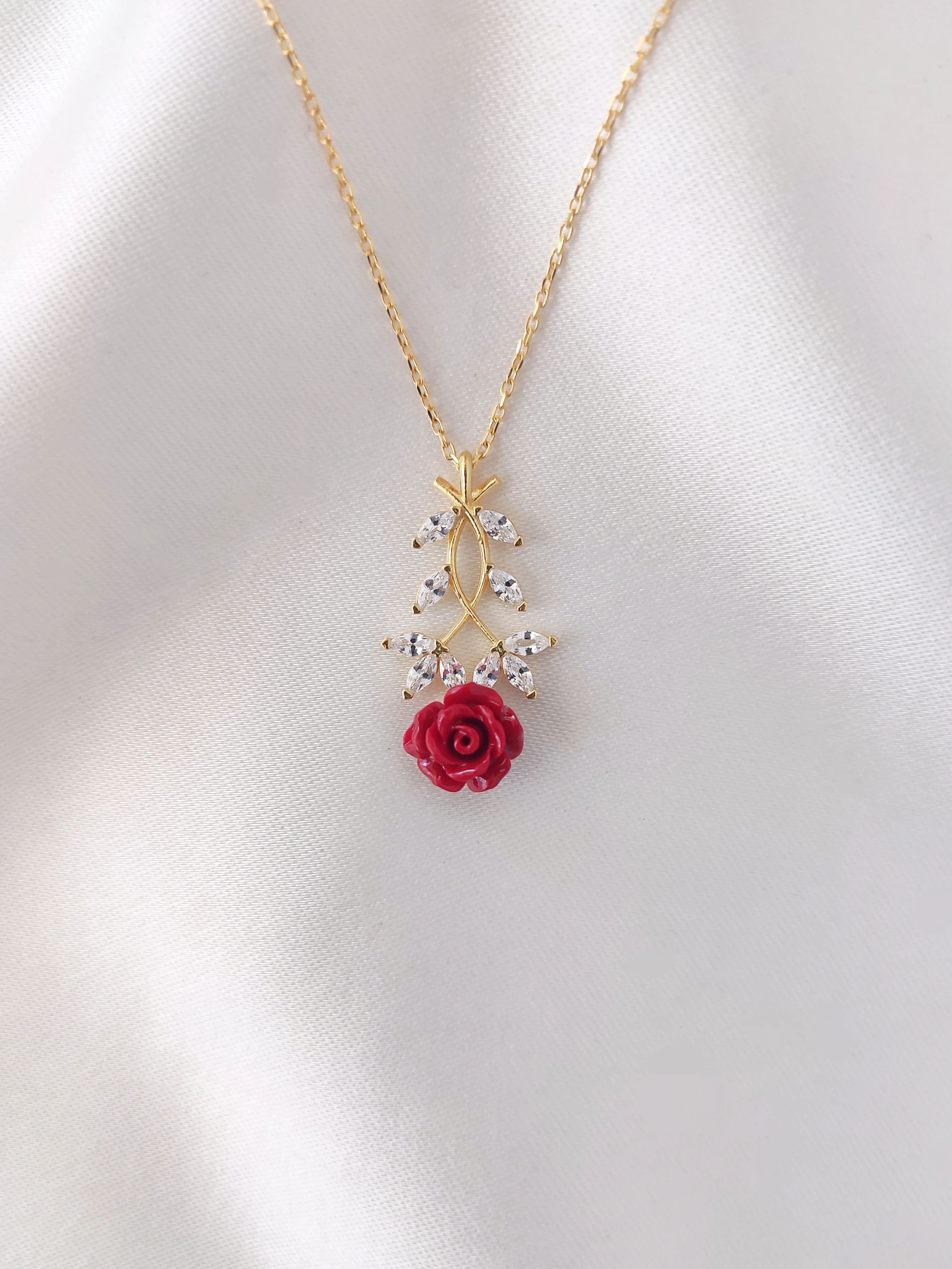 925 Ayar Gümüş Zarif Kırmızı Gül Kolye