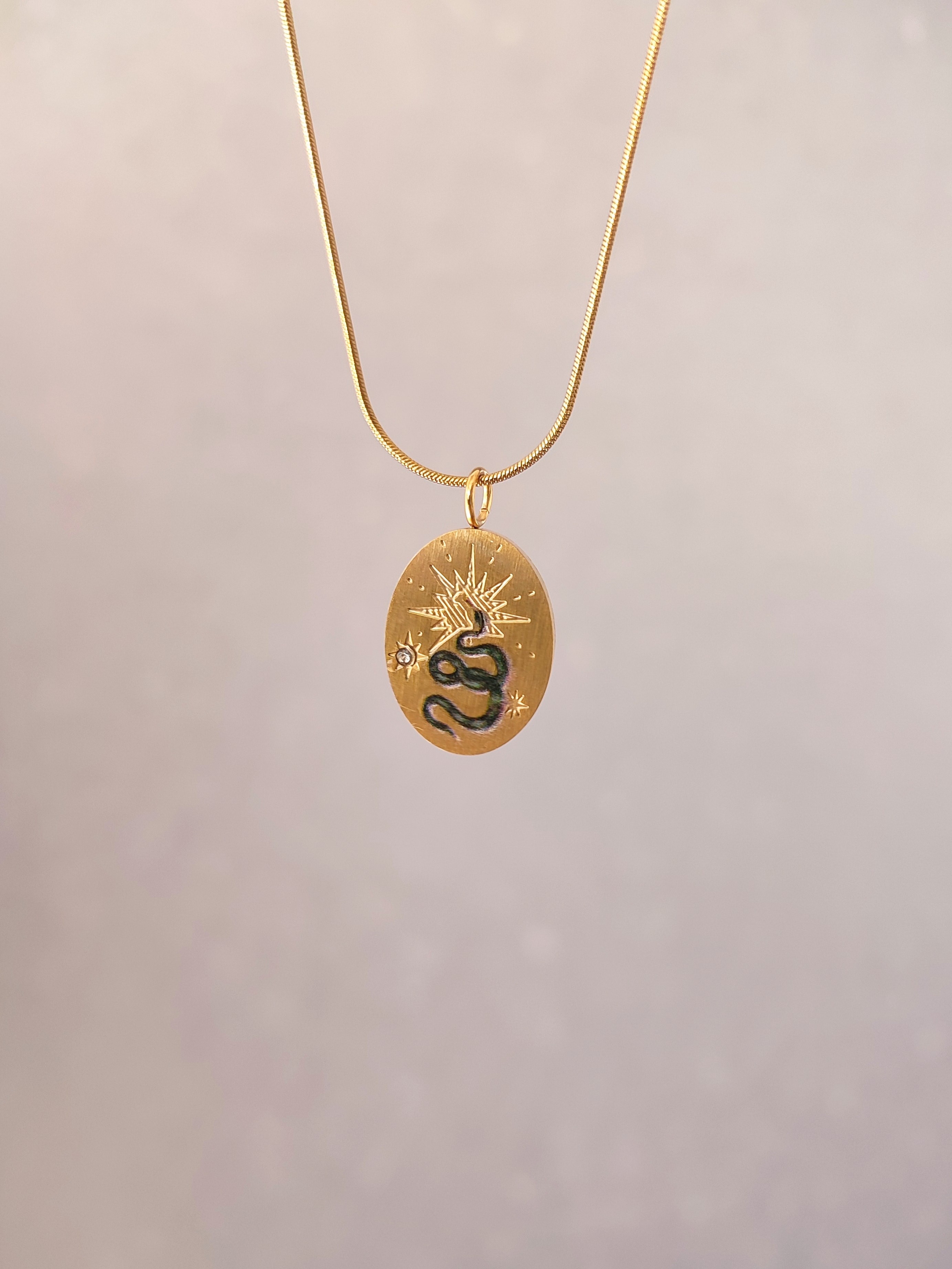 Kadın Çelik Gold Yılan Motifli Vintage Kolye